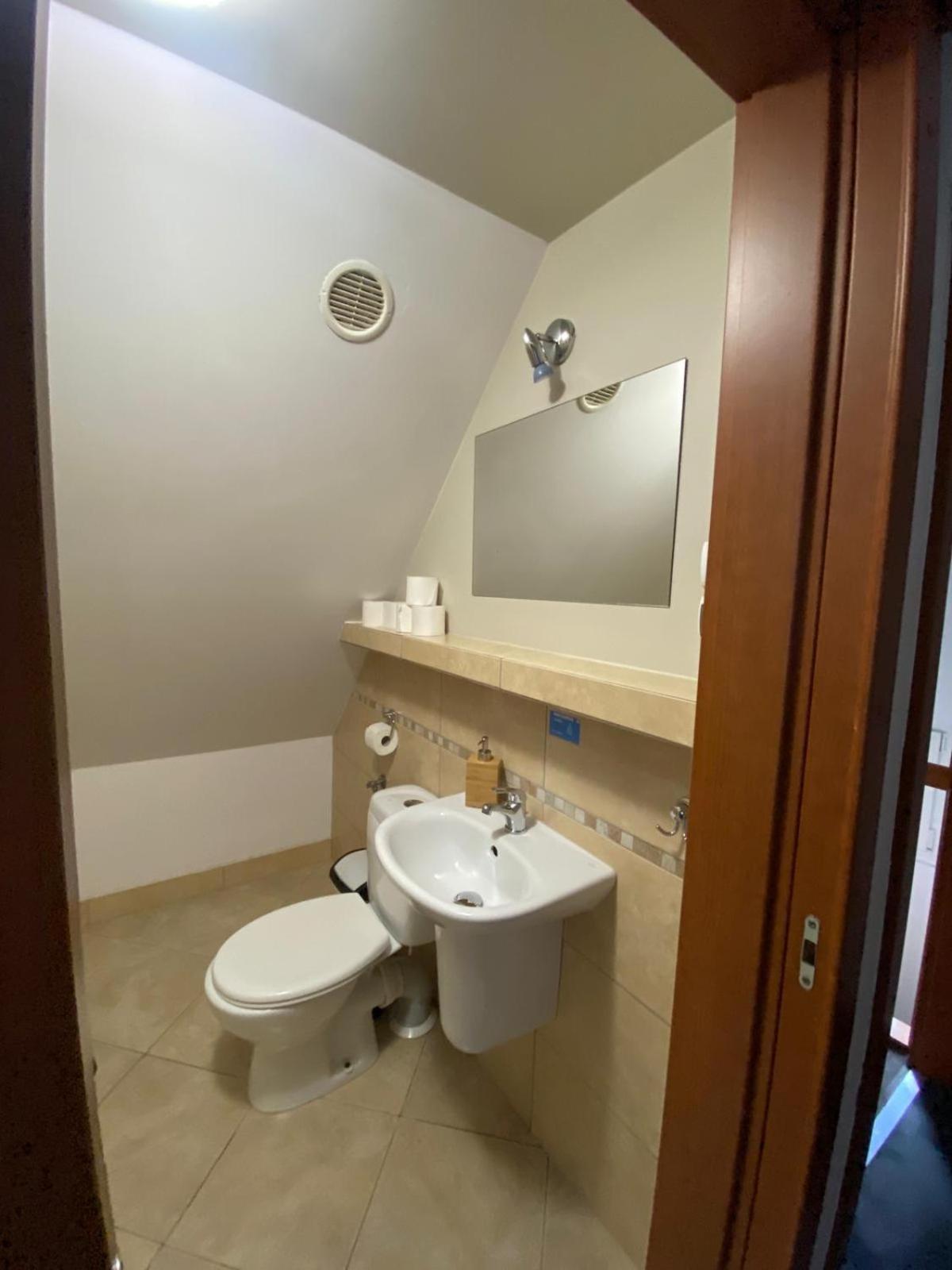 Quadruple Room with Private Bathroom - Photo 3