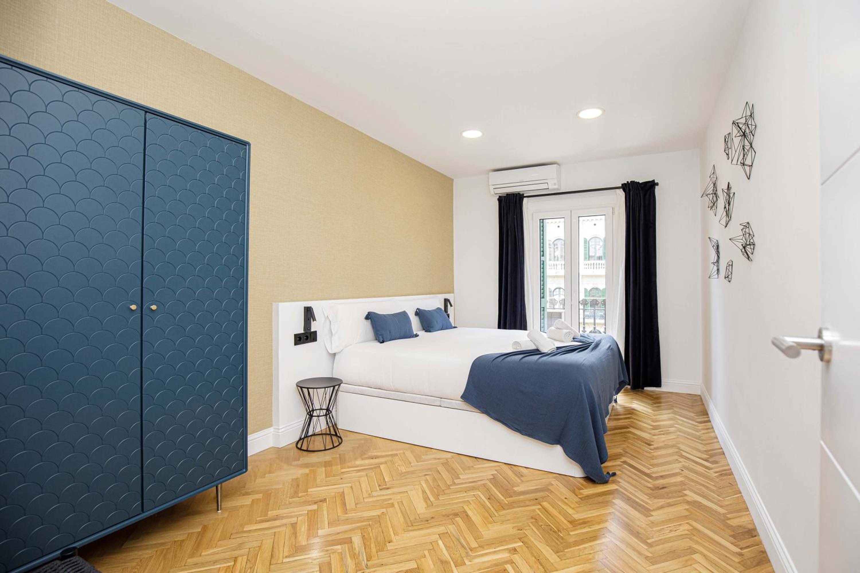 Three-Bedroom Apartment with Balcony photo 3