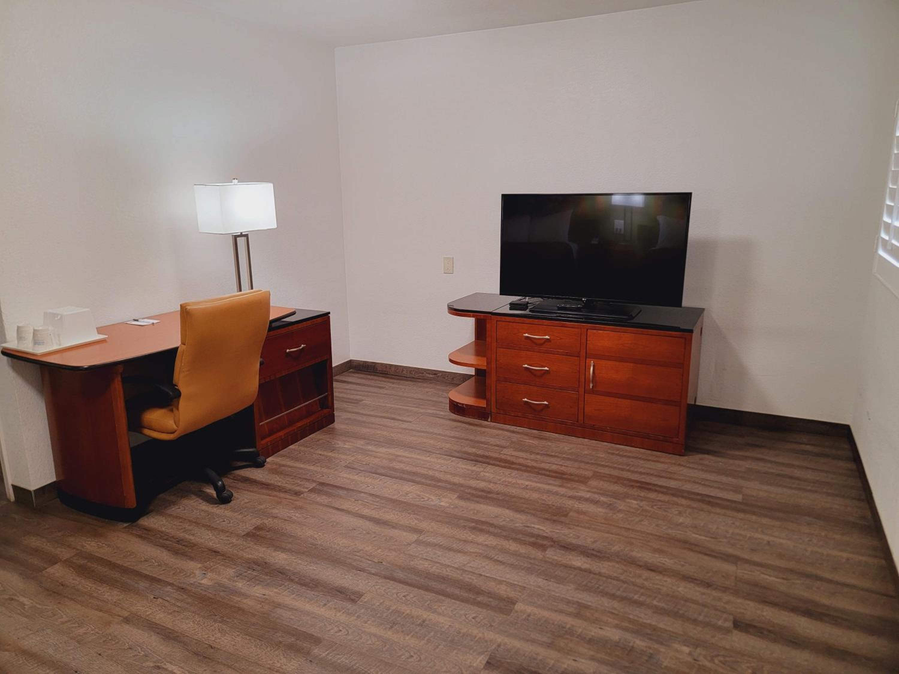 Suite with Two Double Beds - Non-Smoking - Photo 3