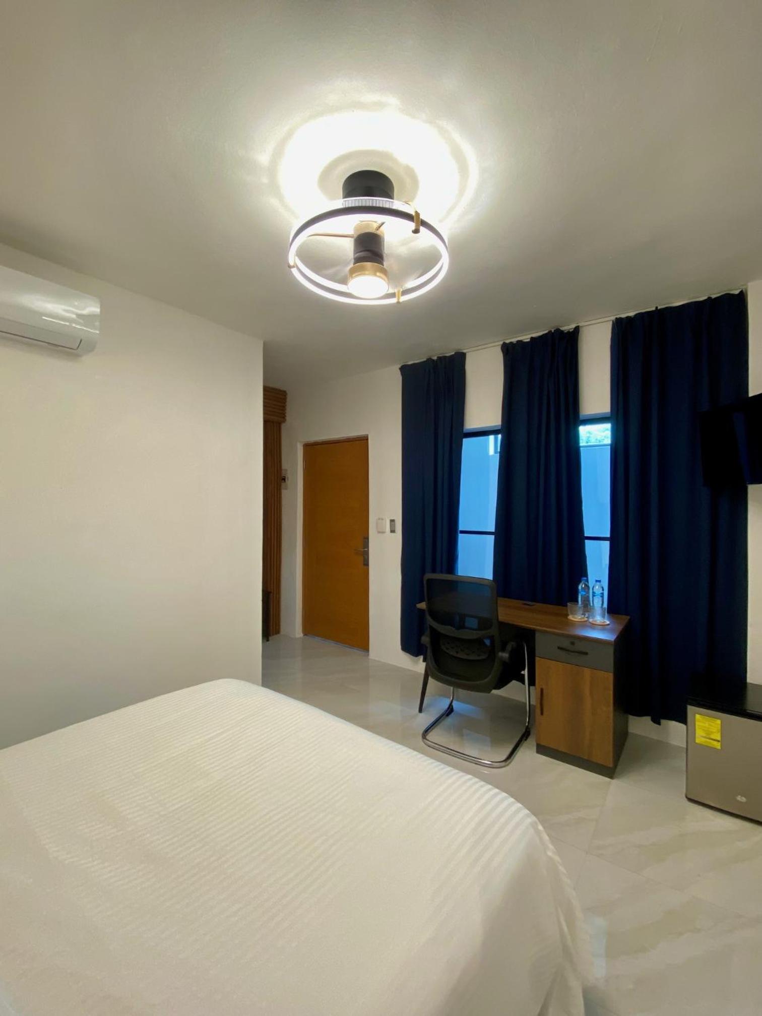Standard Queen Room photo 2
