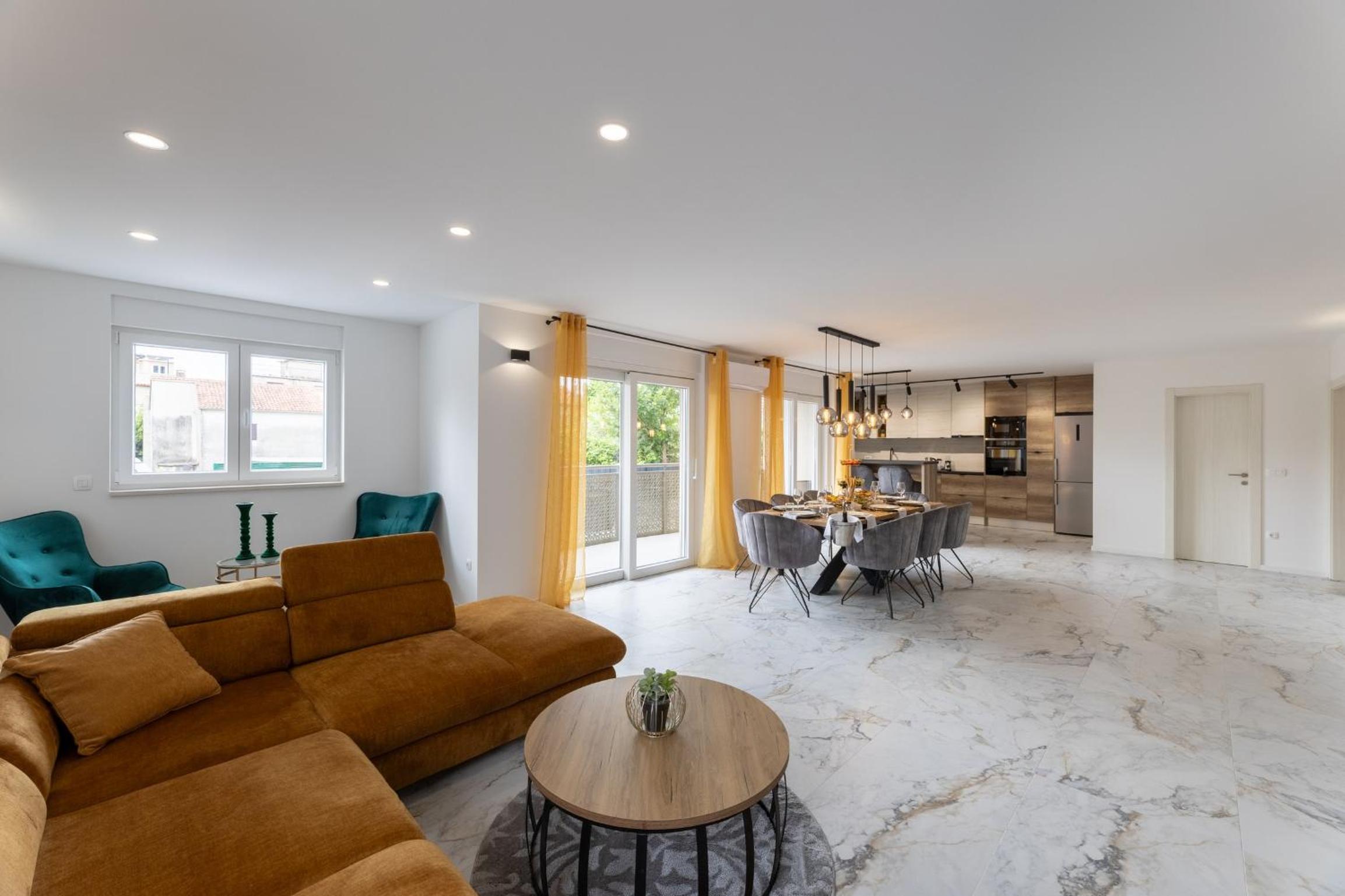 Deluxe Apartment