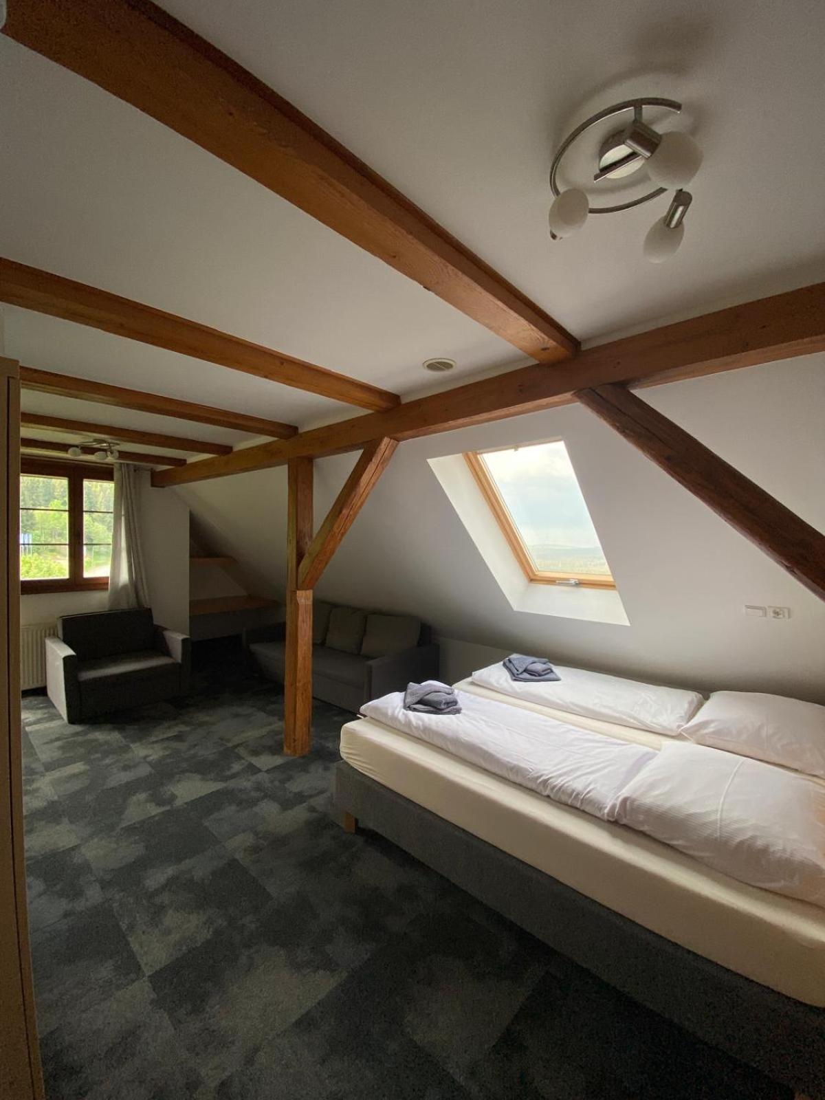 Quadruple Room with Private Bathroom photo 1