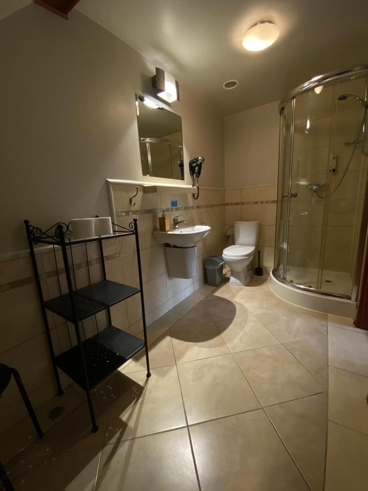 Quadruple Room with Private Bathroom photo 3