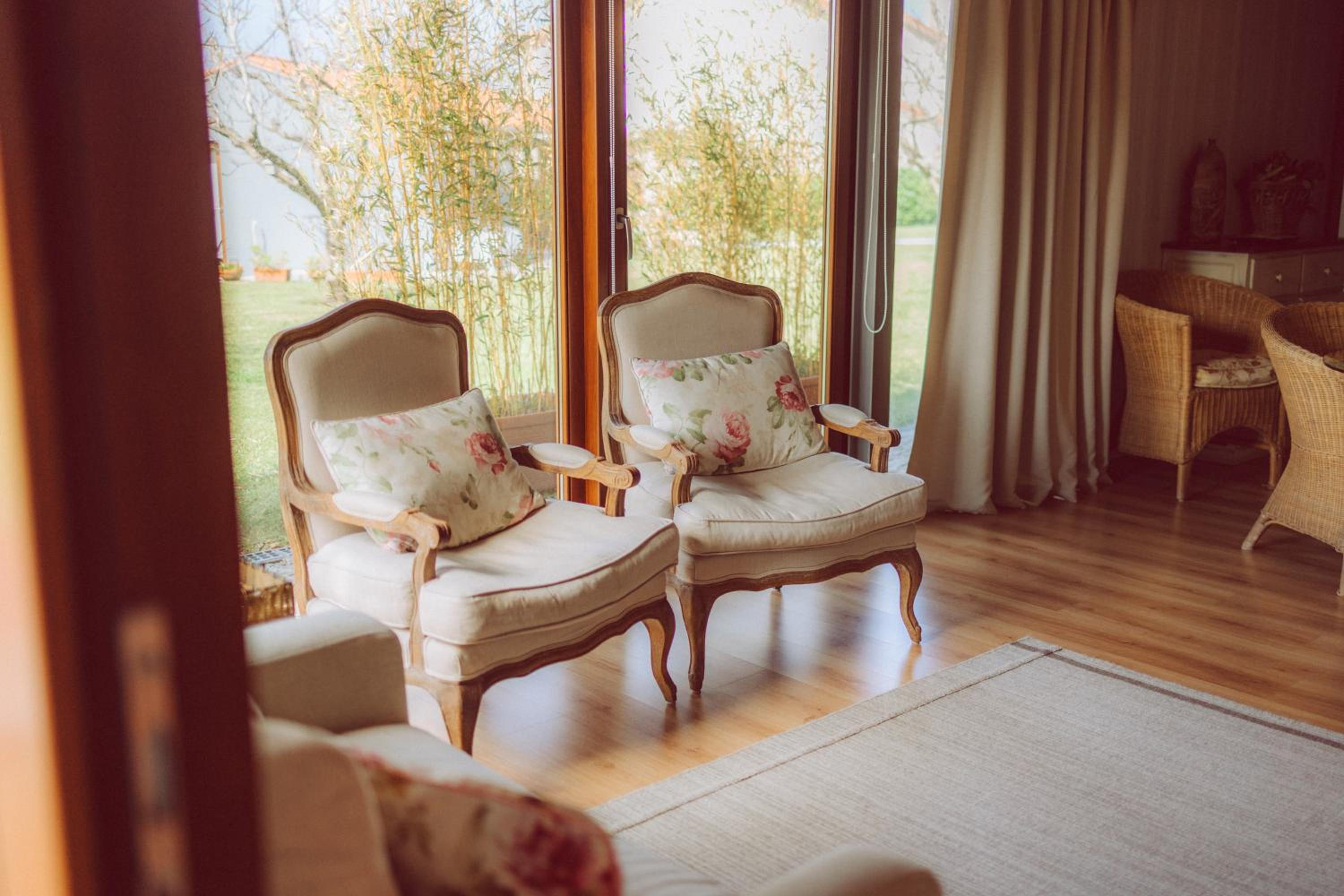 Bungalow with Garden View - Photo 5
