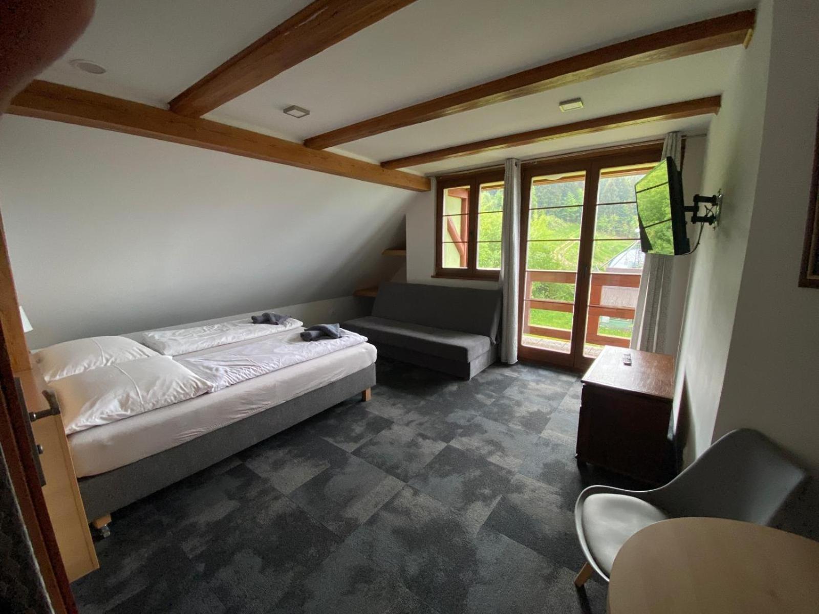 Quadruple Room with Bathroom - Photo 1