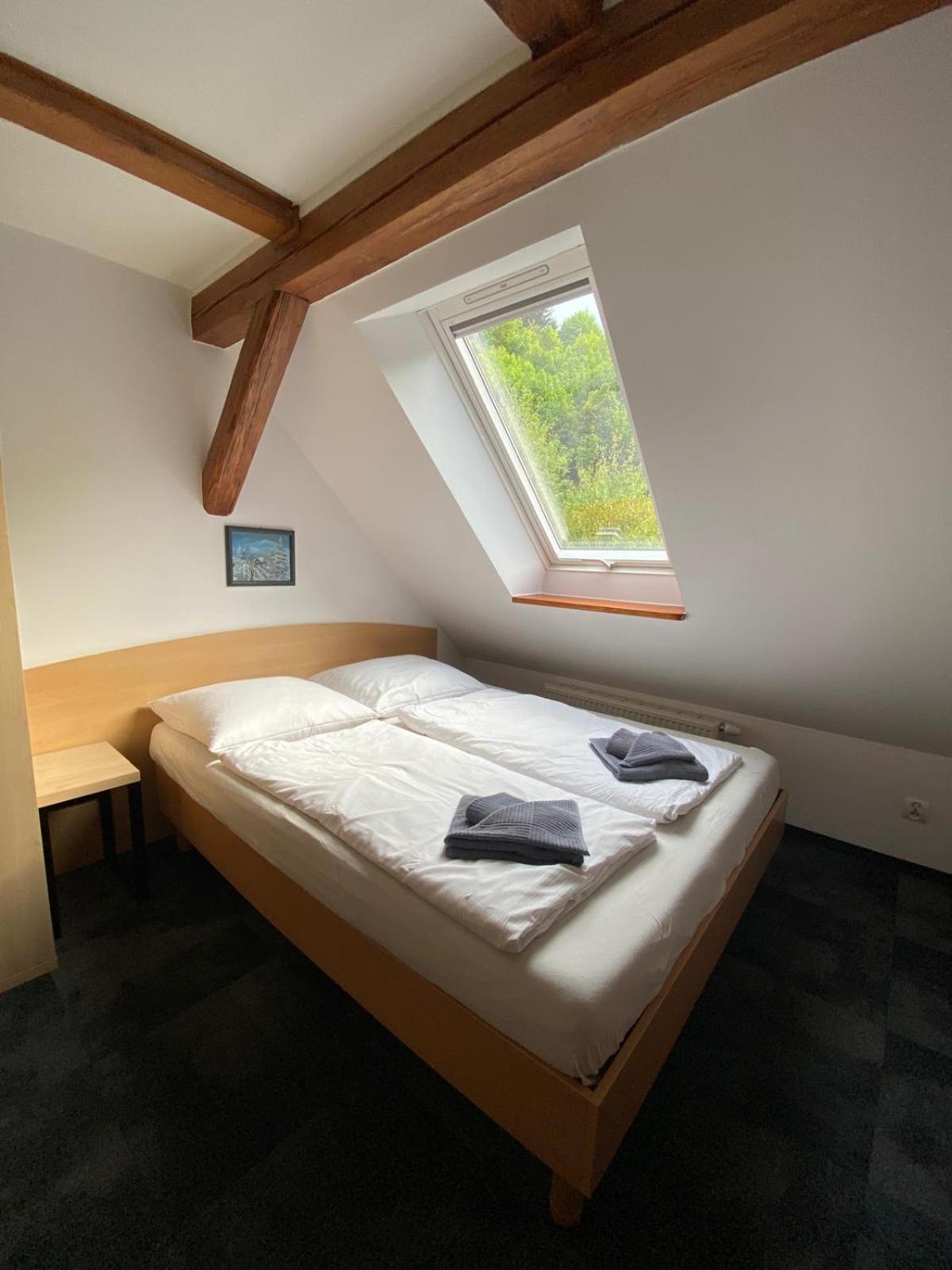 Small Double Room - Photo 1