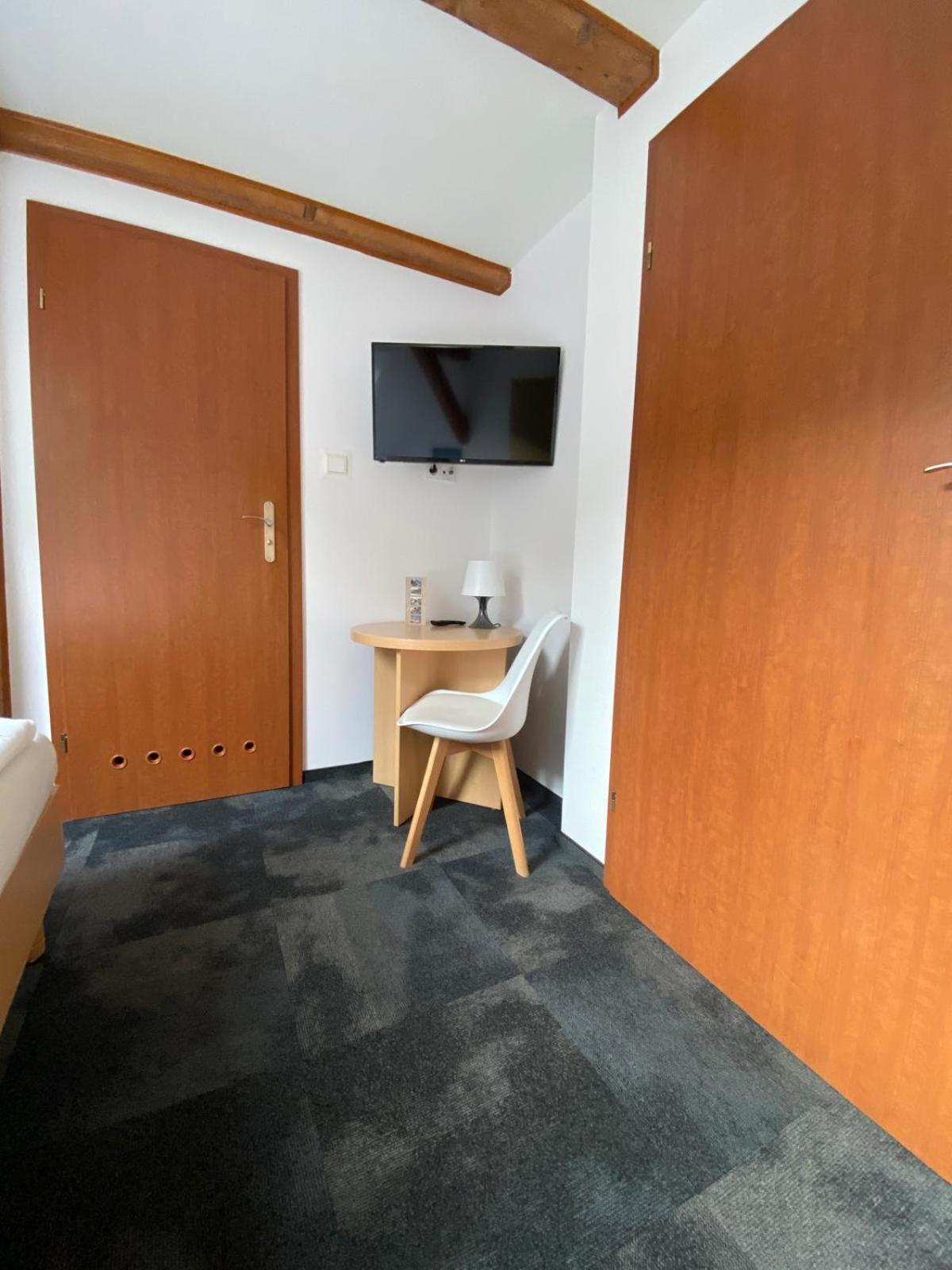 Small Double Room - Photo 2