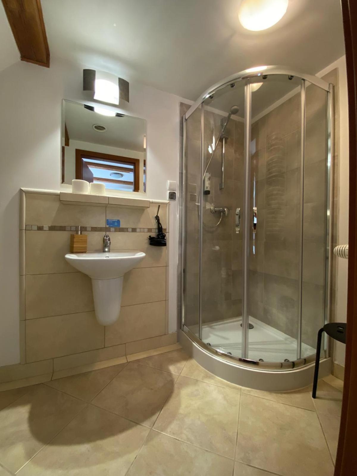 Small Double Room - Photo 4