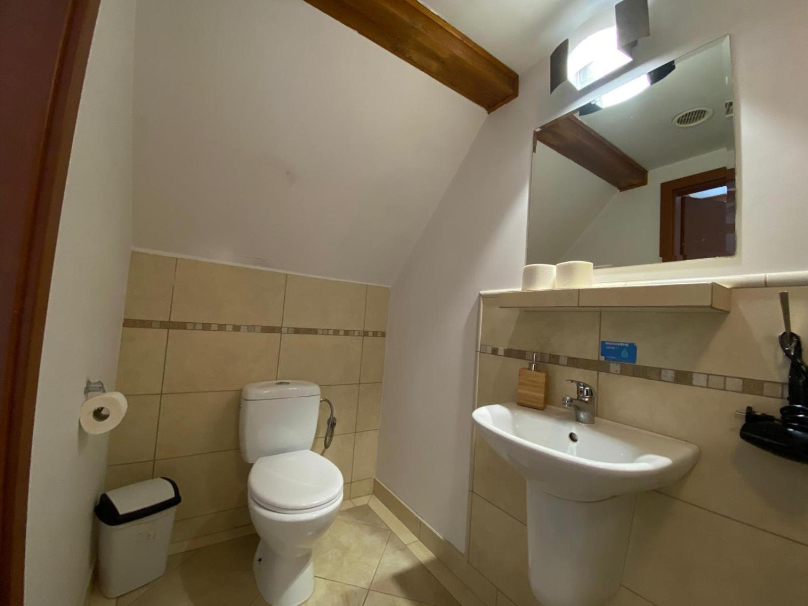 Small Double Room - Photo 5