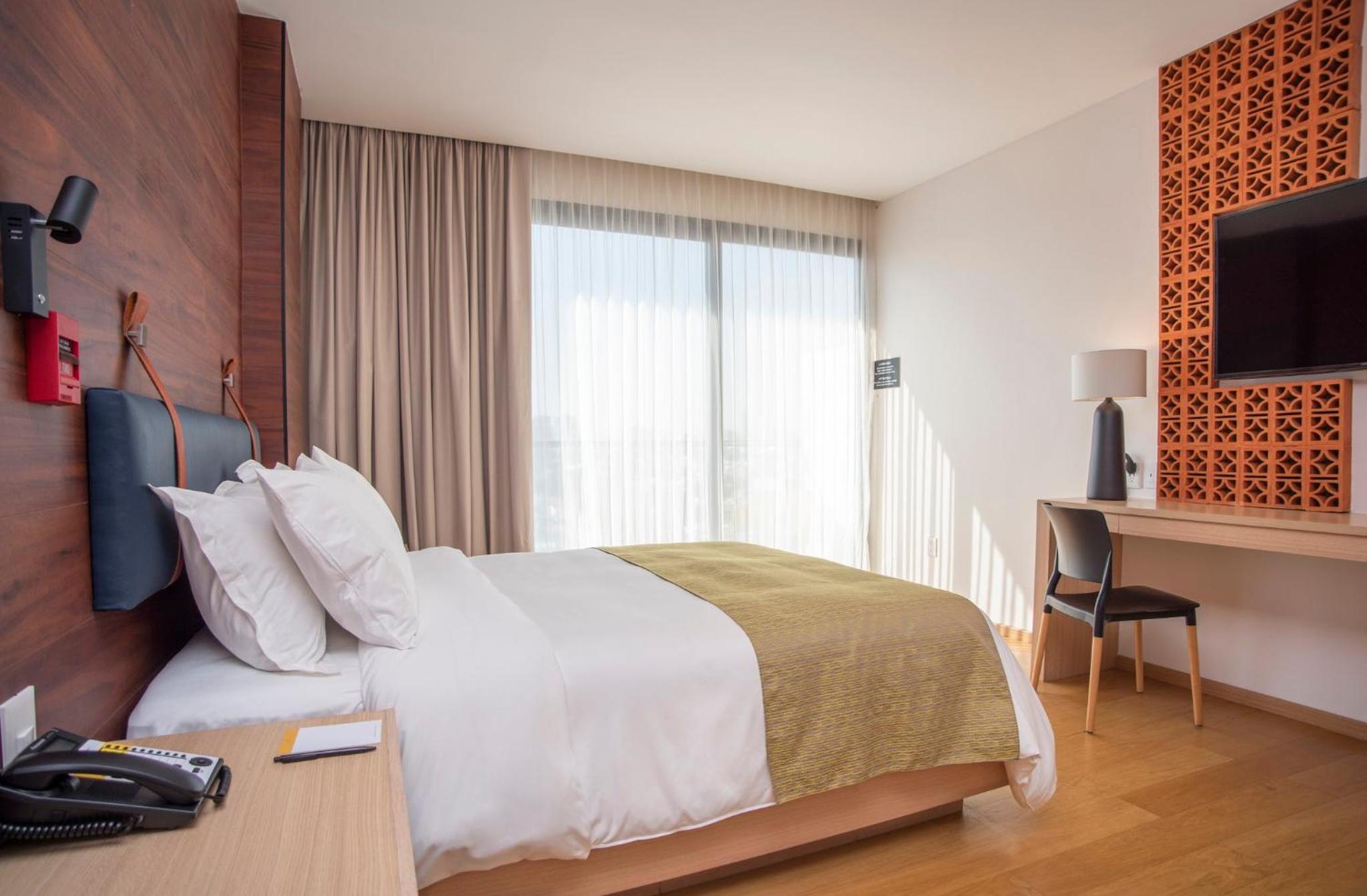 Queen Room - Mobility Accessible/High Floor - Photo 9