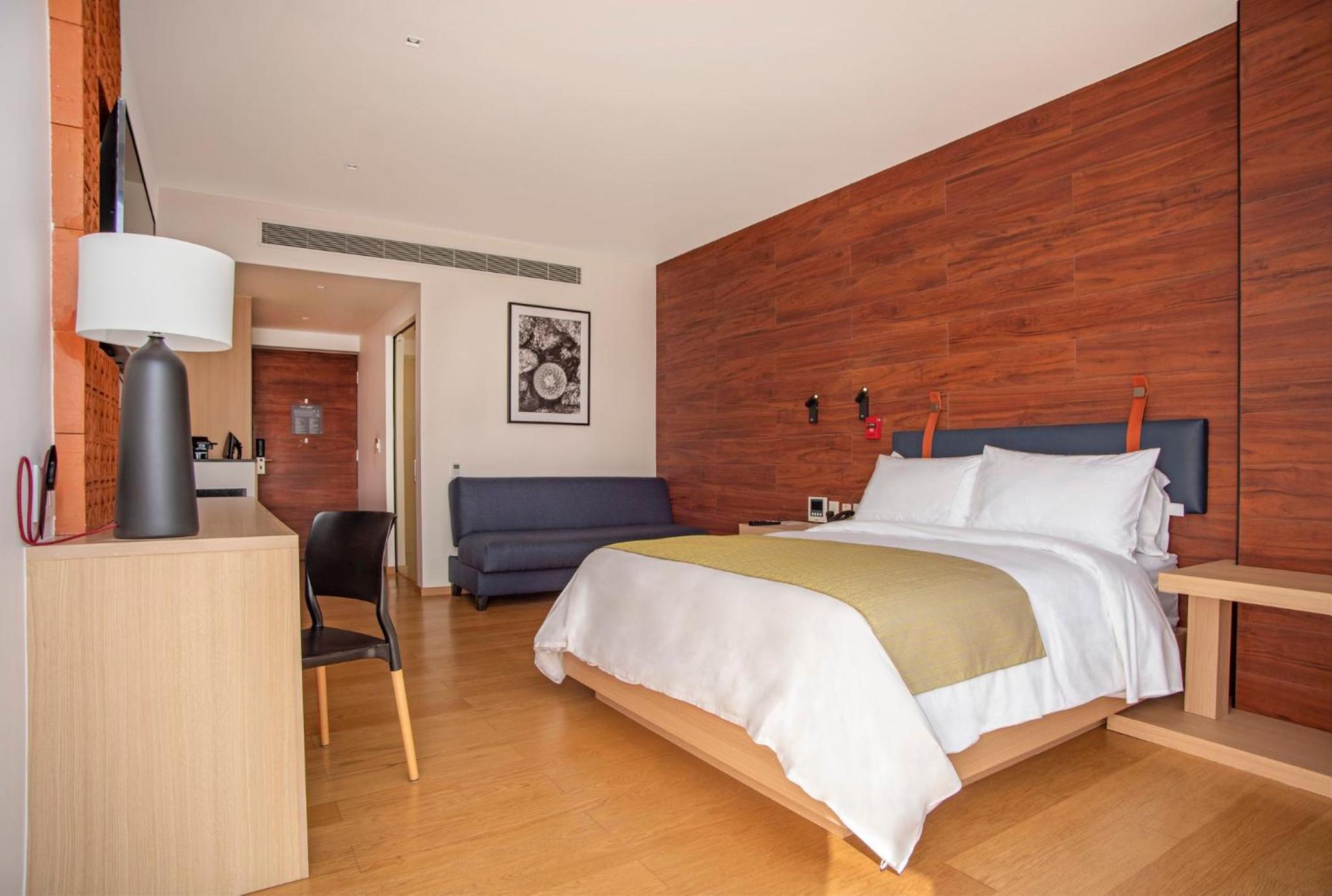 Queen Room - Mobility Accessible/High Floor - Photo 1