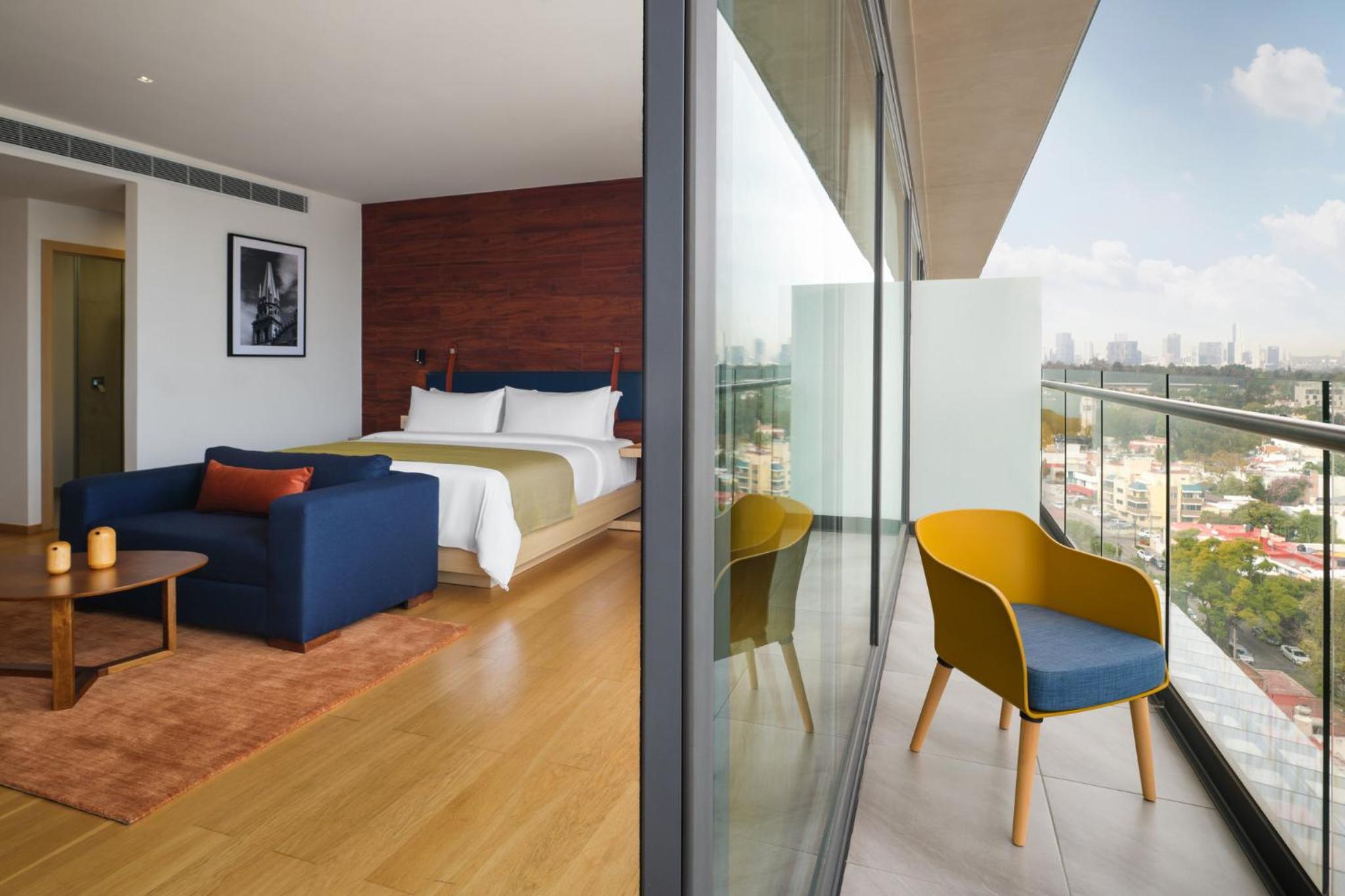 Premium King Room - Mid Floor - Photo 4