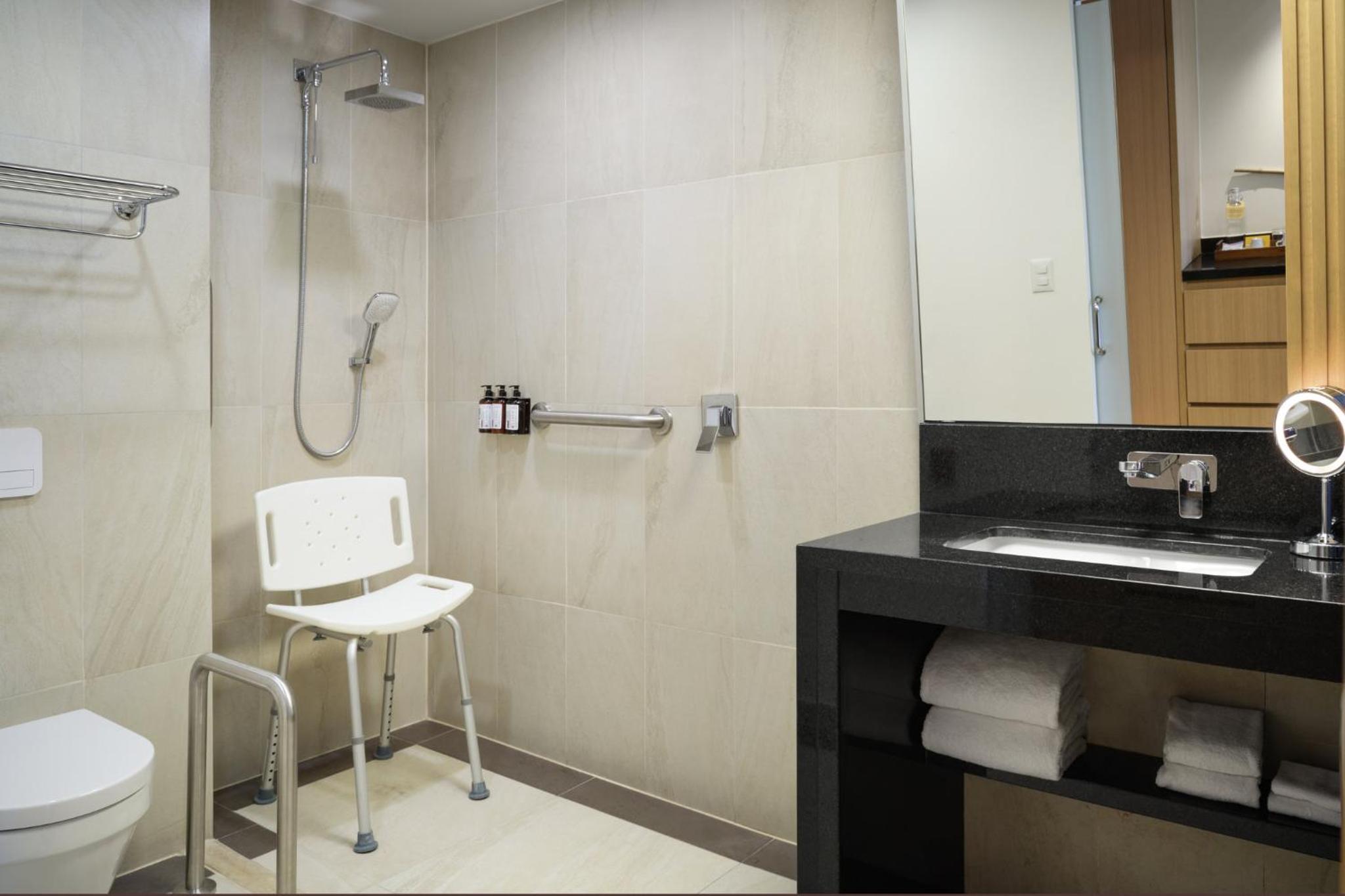 Queen Room - Mobility Accessible/High Floor - Photo 6