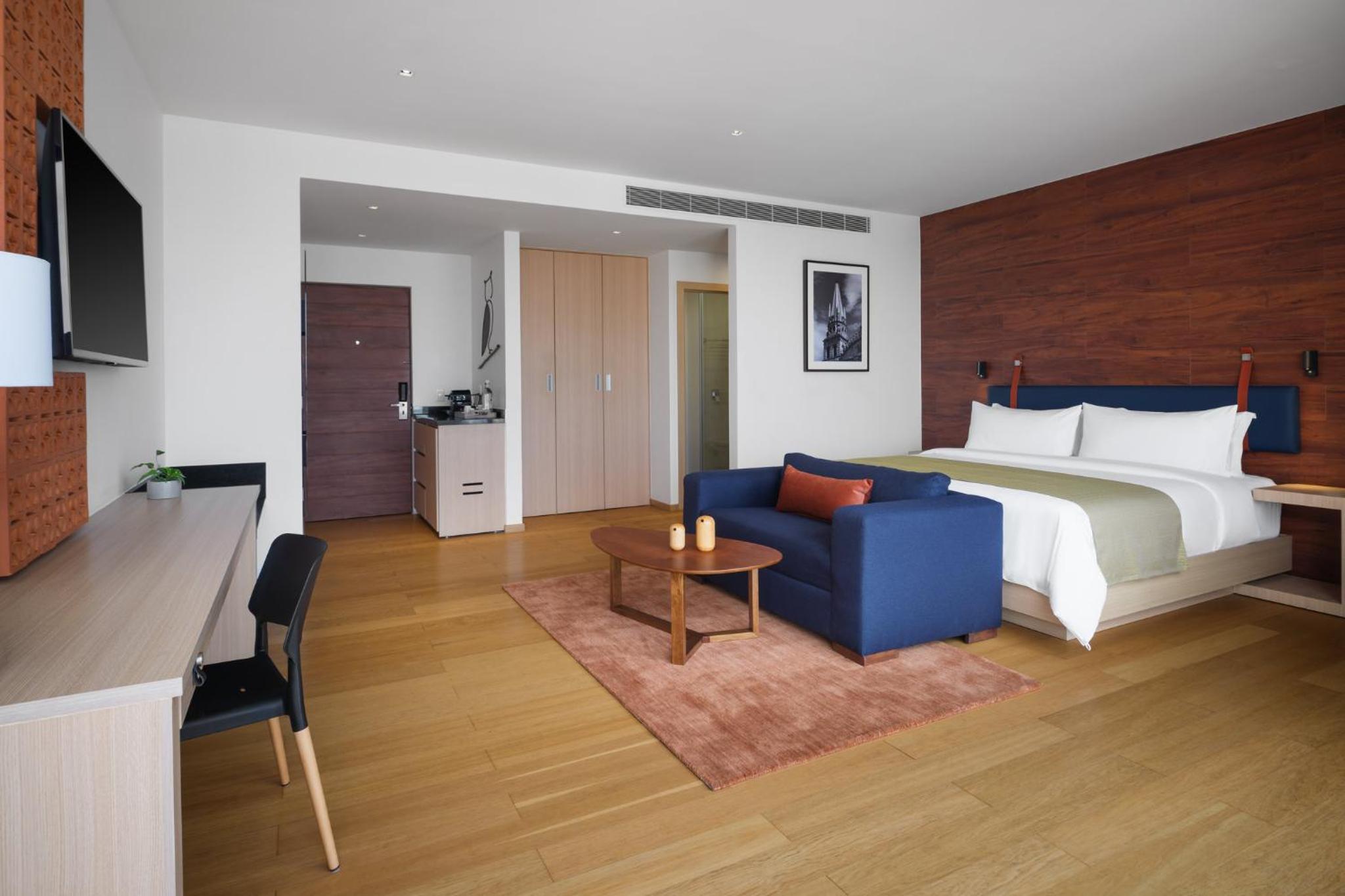 Premium King Room - Mid Floor - Photo 10