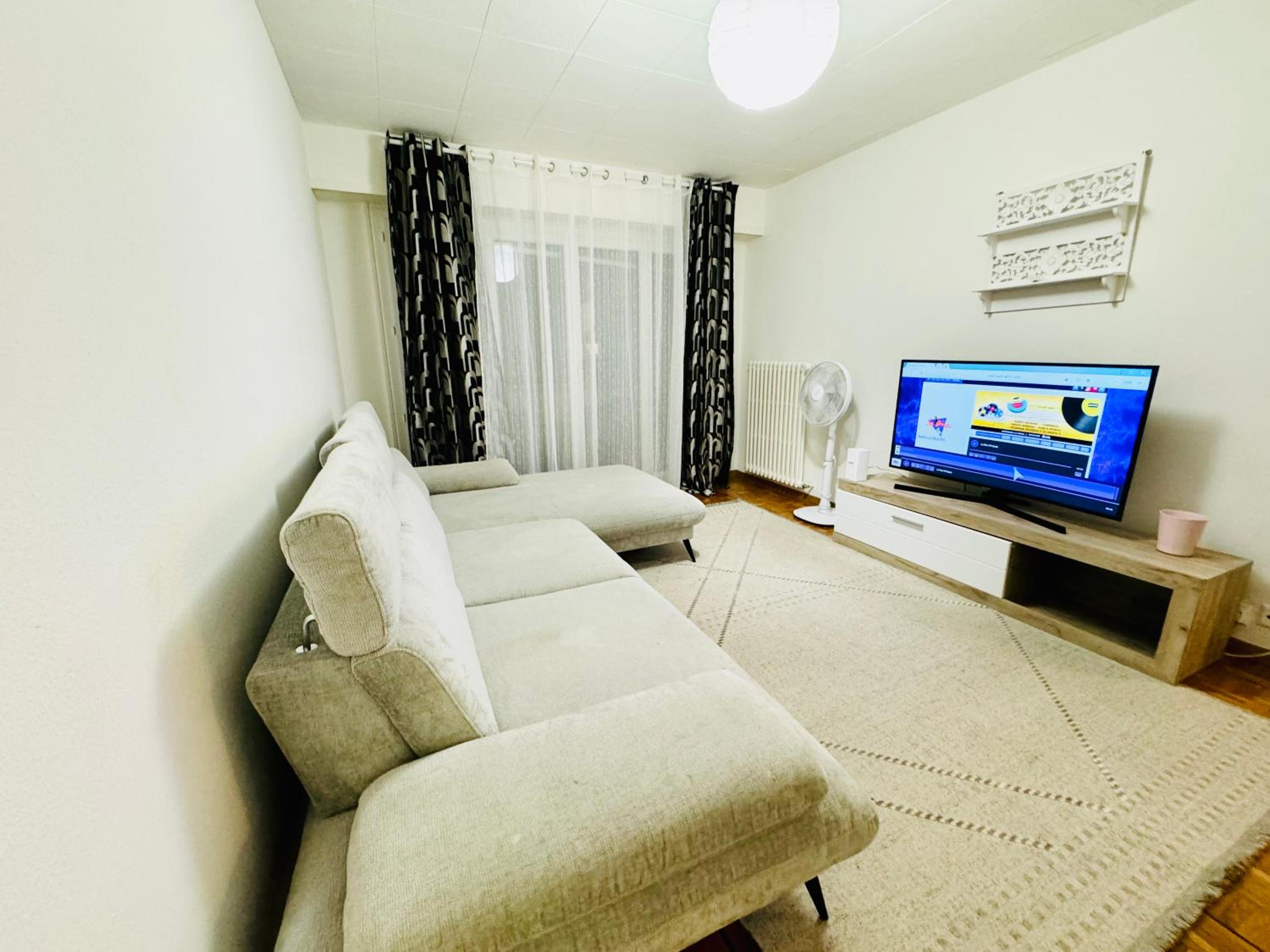 One-Bedroom Apartment photo 3