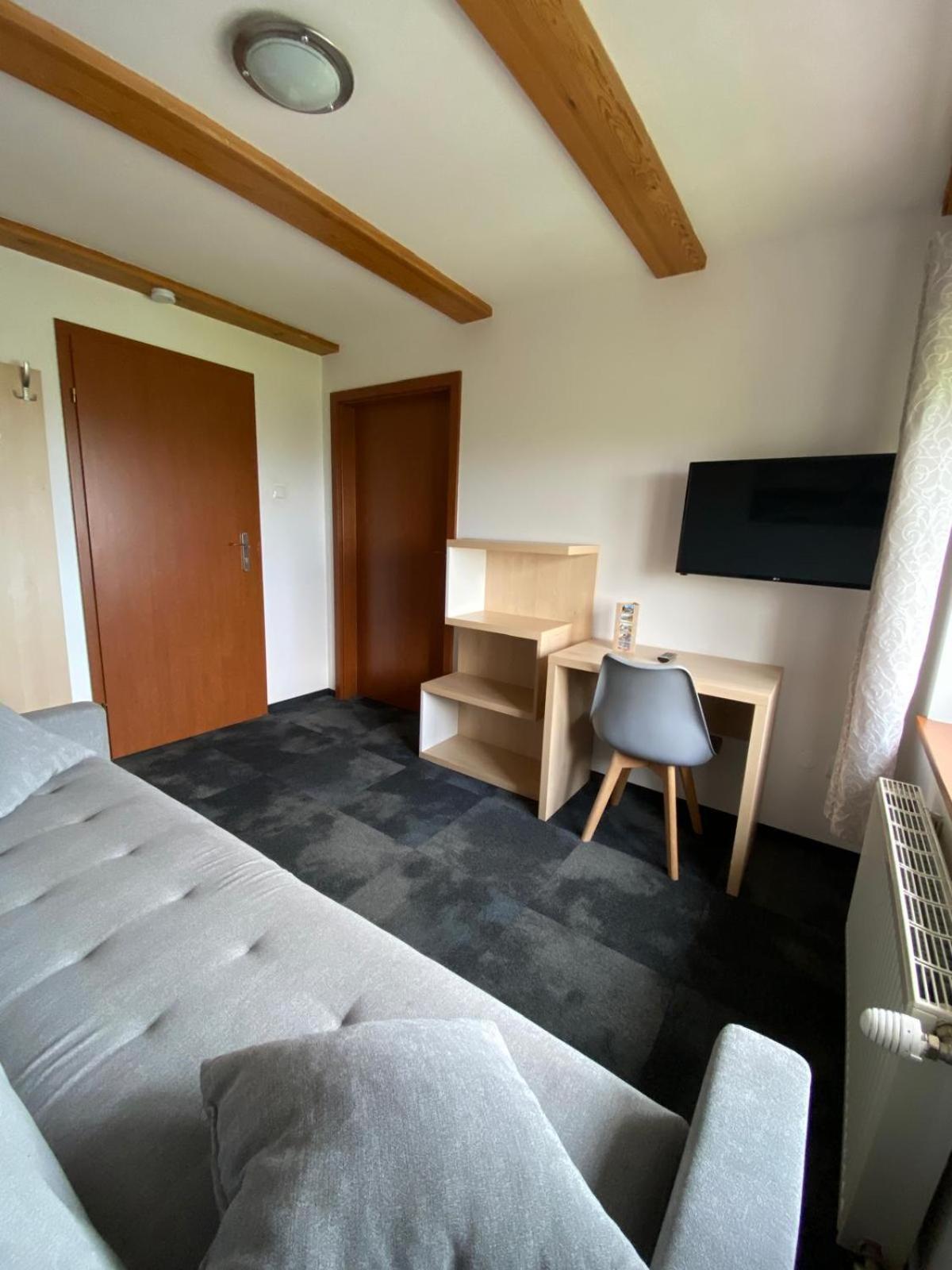 Quadruple Room with Private Bathroom - Photo 4