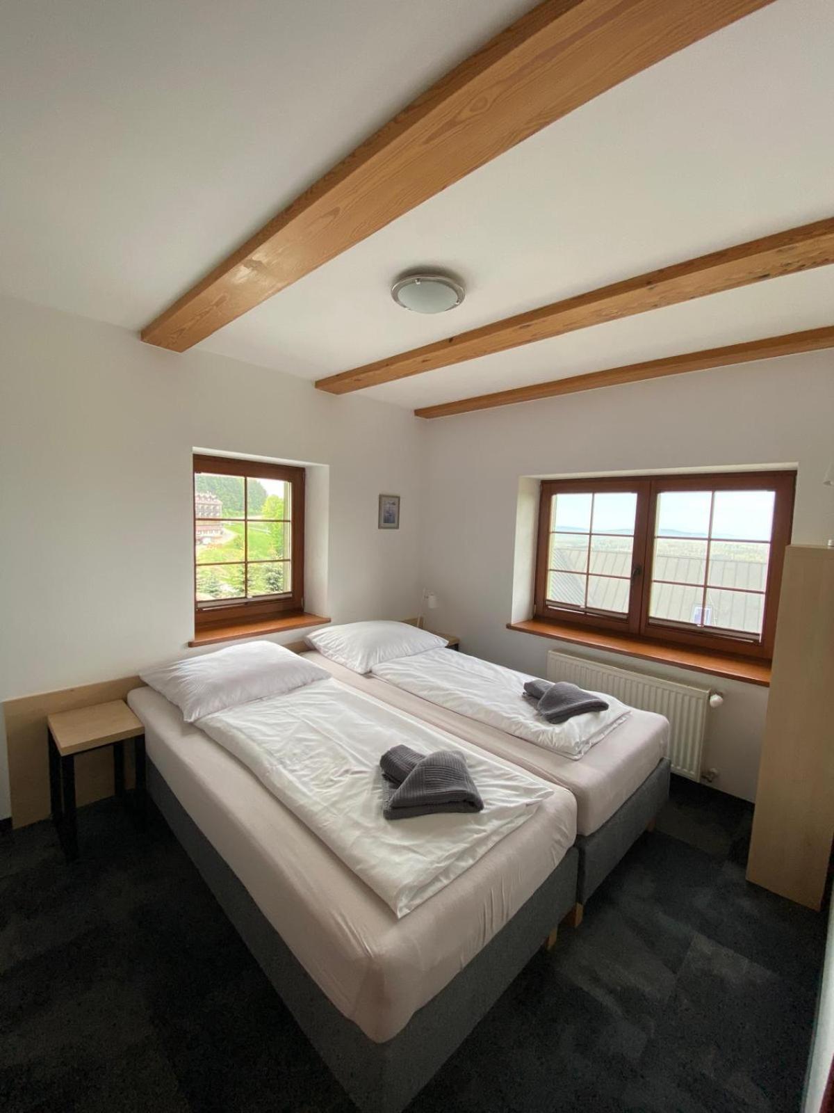 Quadruple Room with Private Bathroom - Photo 7