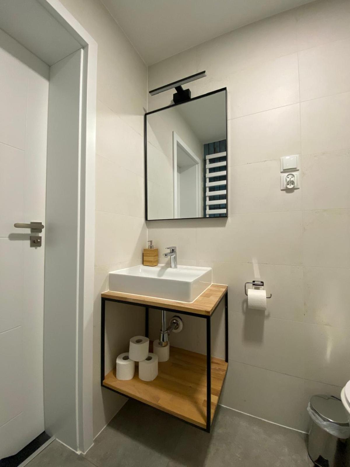 Quadruple Room with Private Bathroom - Photo 2