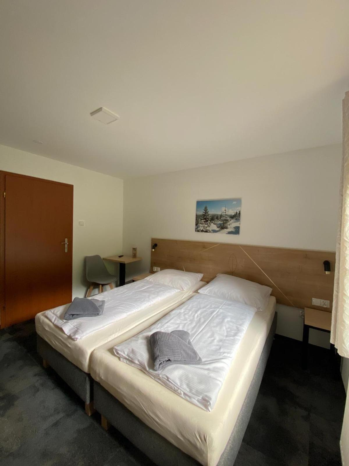 Double Room with Private Bathroom - Photo 4