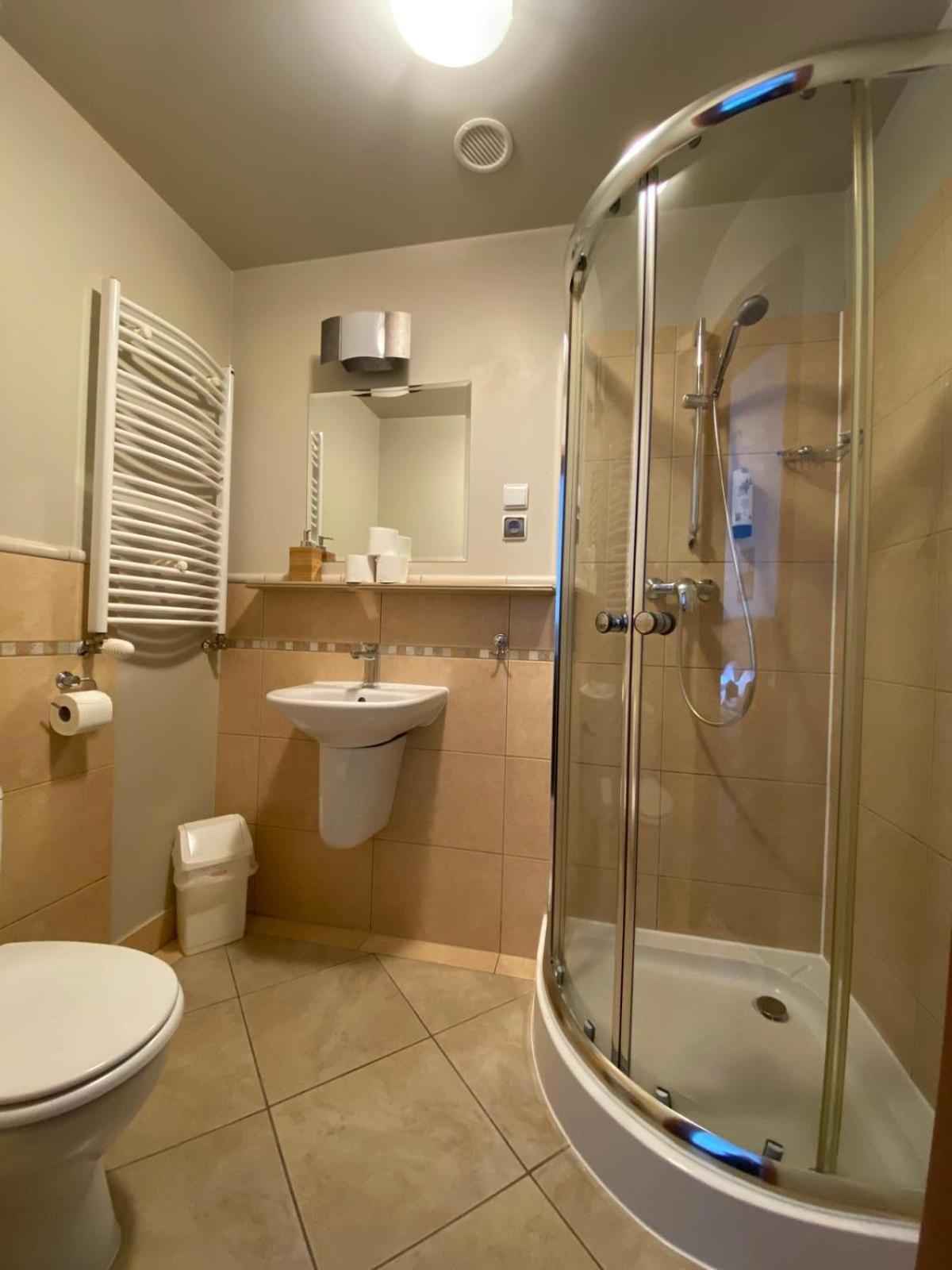 Double Room with Private Bathroom - Photo 3
