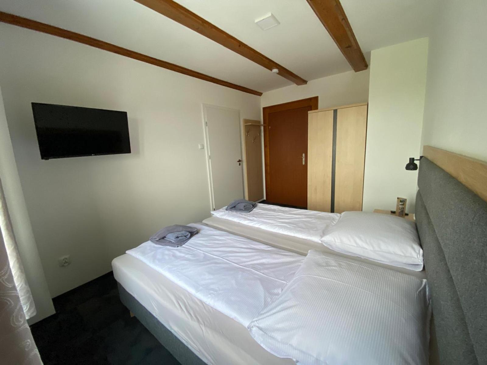Double Room with Private Bathroom photo 3