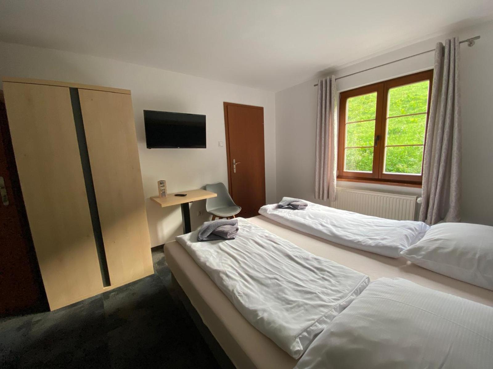Triple Room with Private Bathroom - Photo 3
