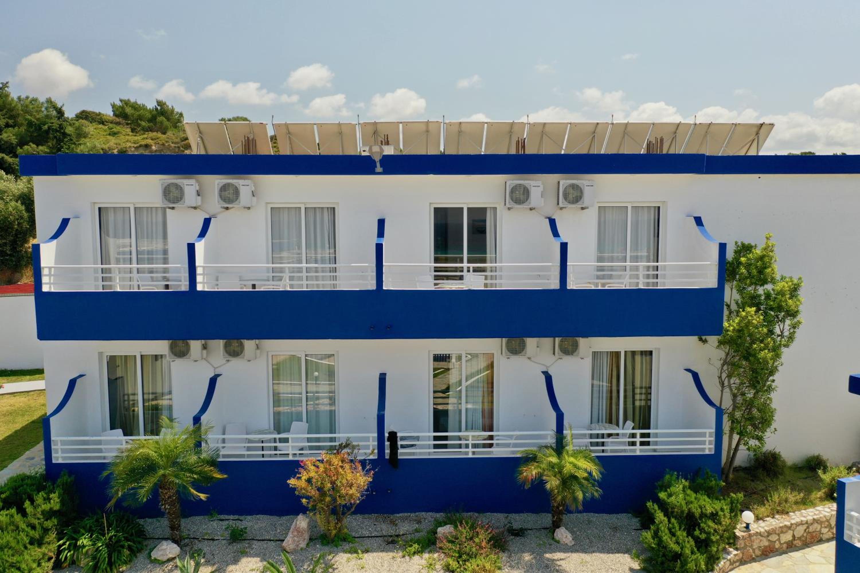 Double or Twin Room with Pool View photo 2
