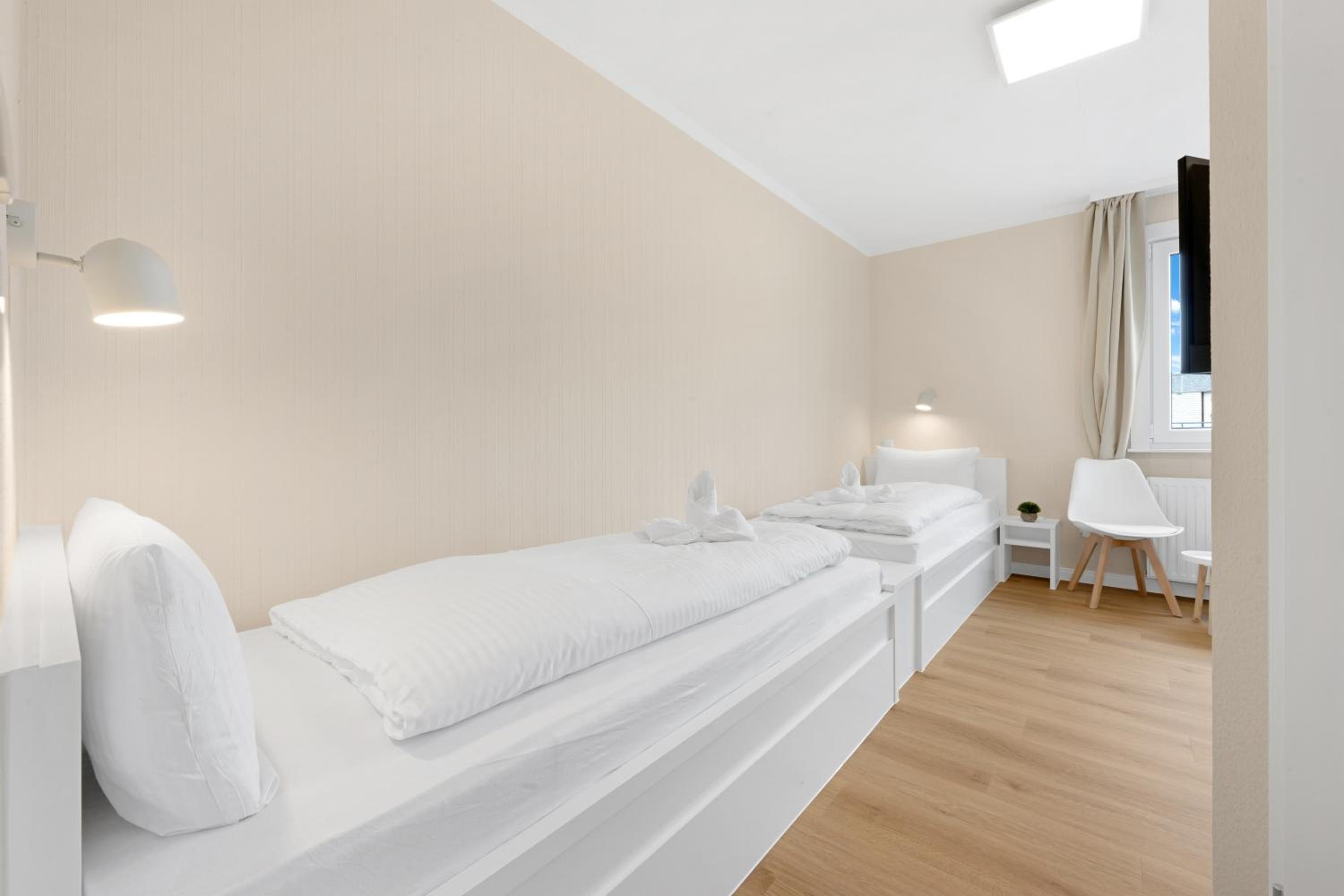 Twin Room with Private Bathroom photo 3