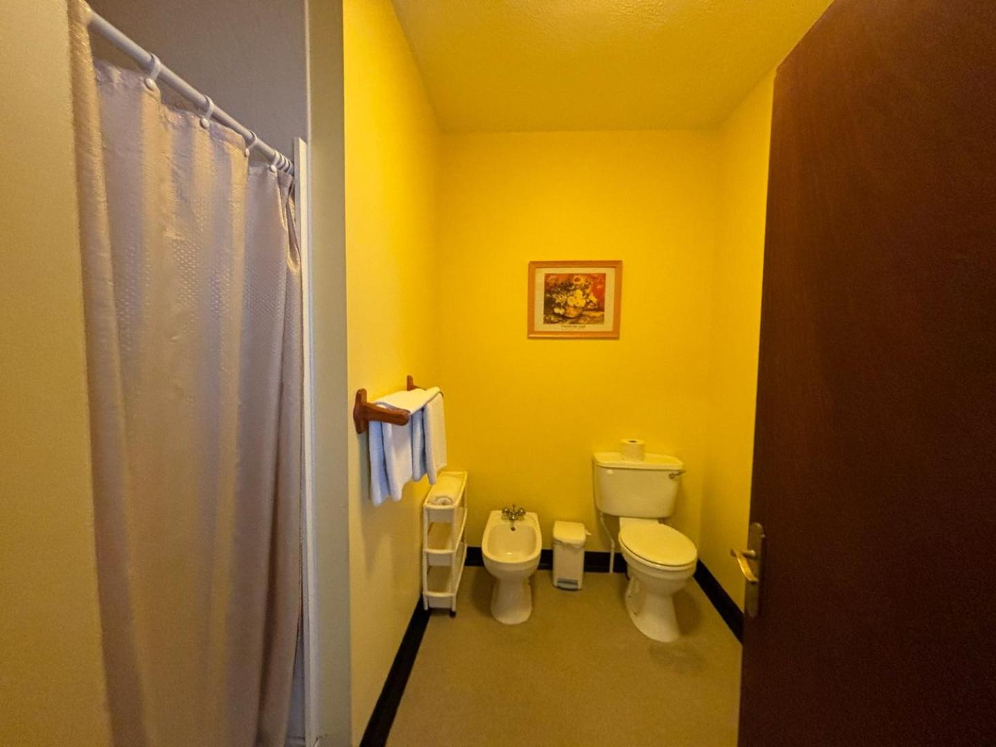 Family Room with Private Bathroom - Photo 4