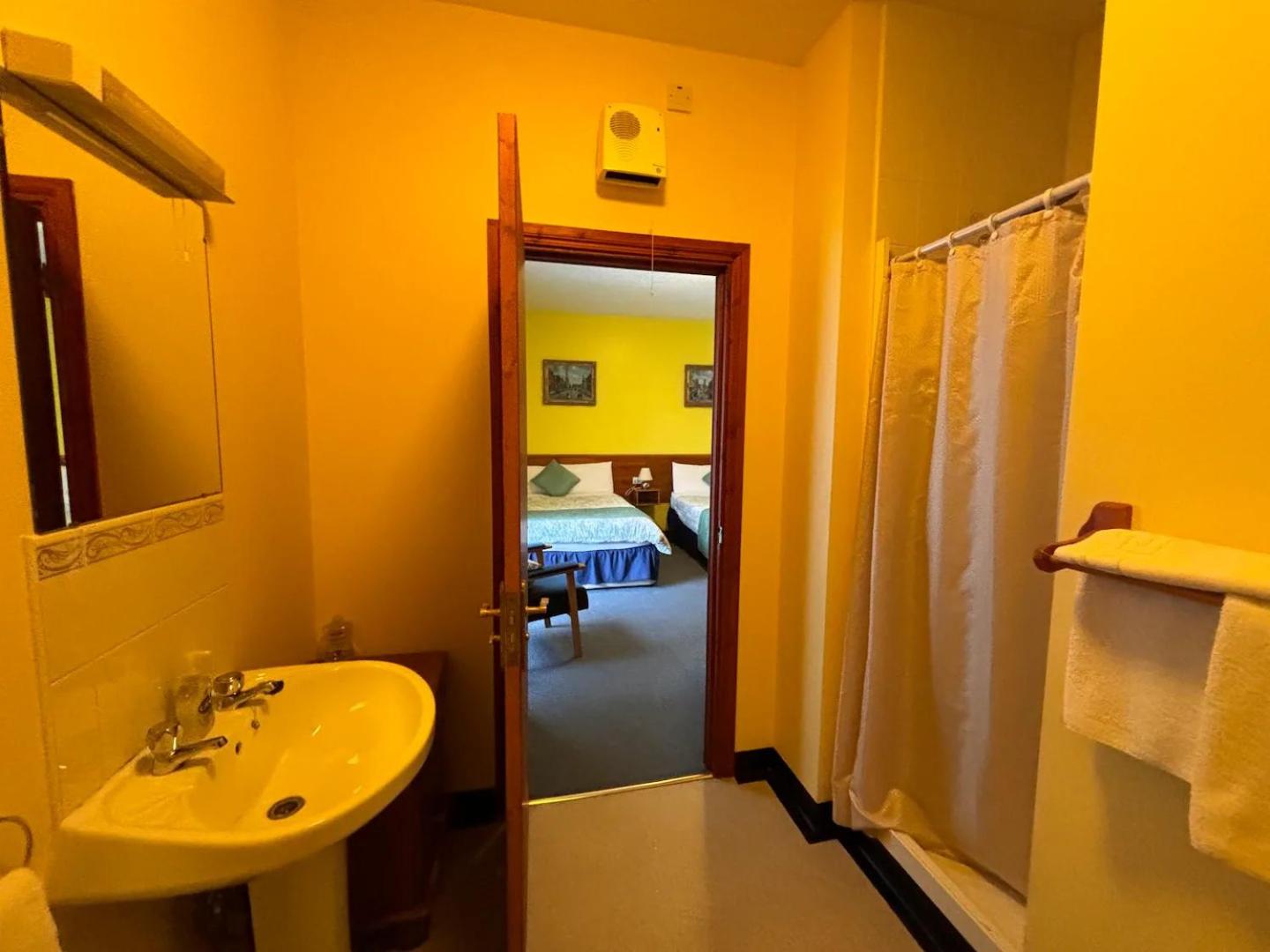 Family Room with Private Bathroom - Photo 8