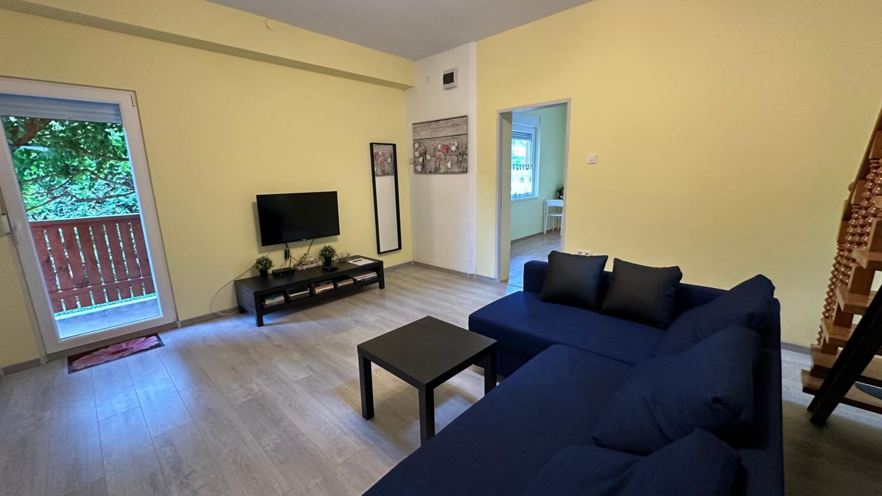 Five-Bedroom House photo 1