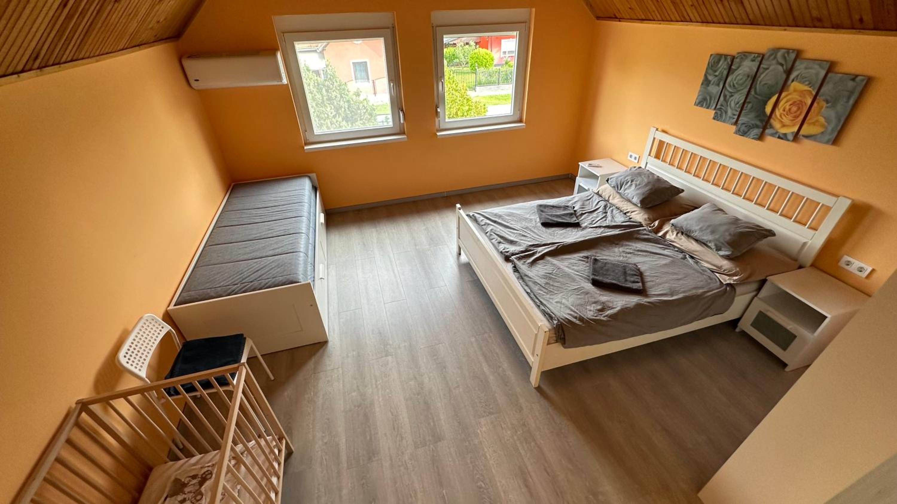 Five-Bedroom House photo 3