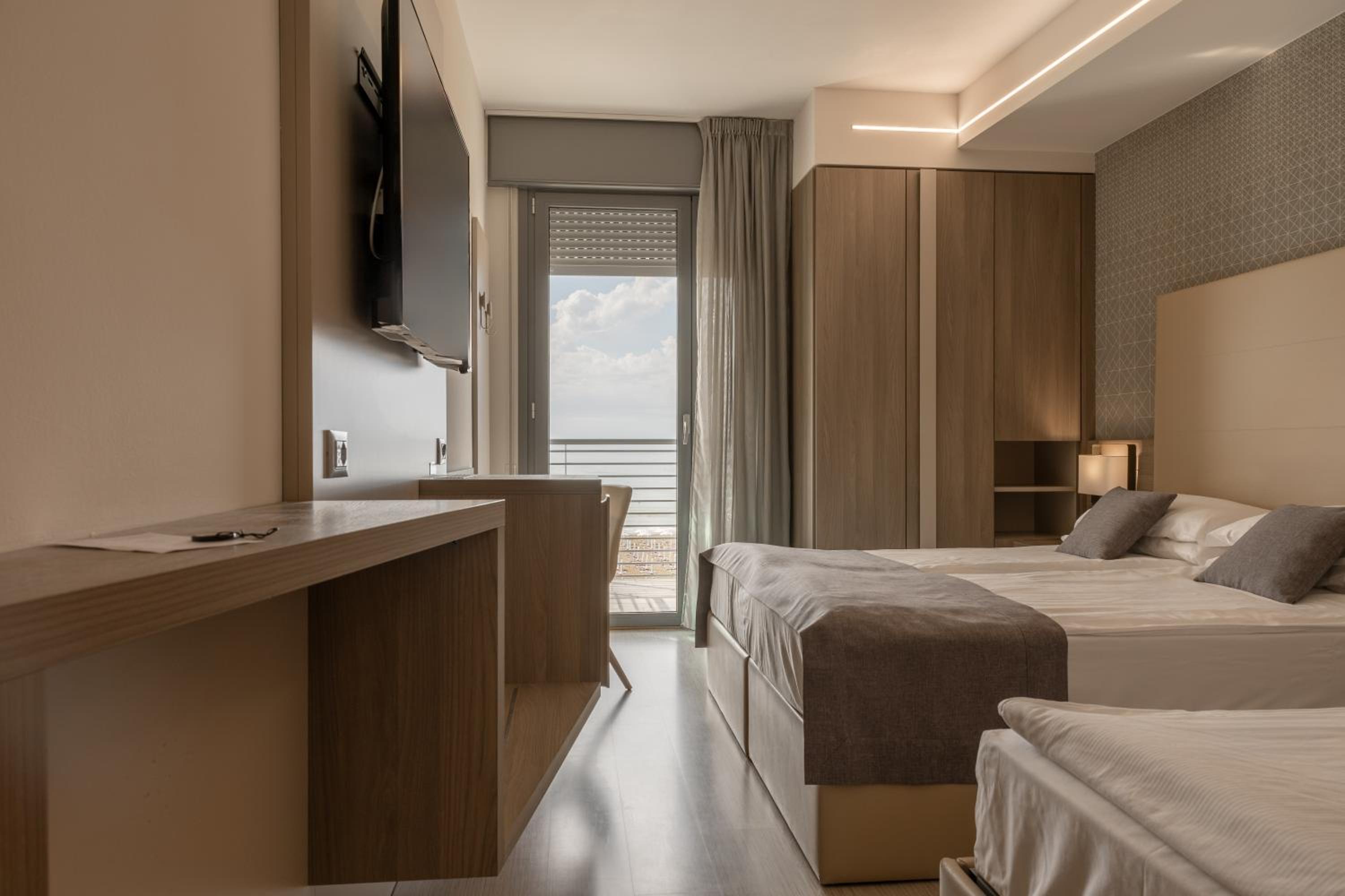 Triple Room with Front Sea View