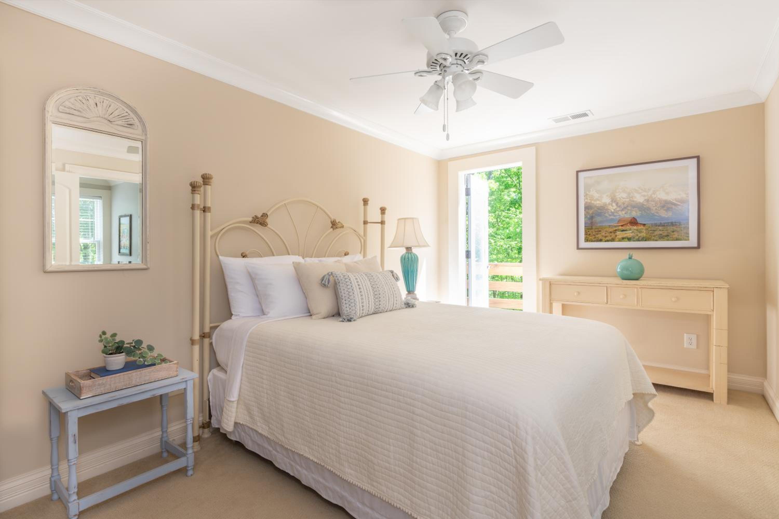 Queen Room with Balcony photo 1