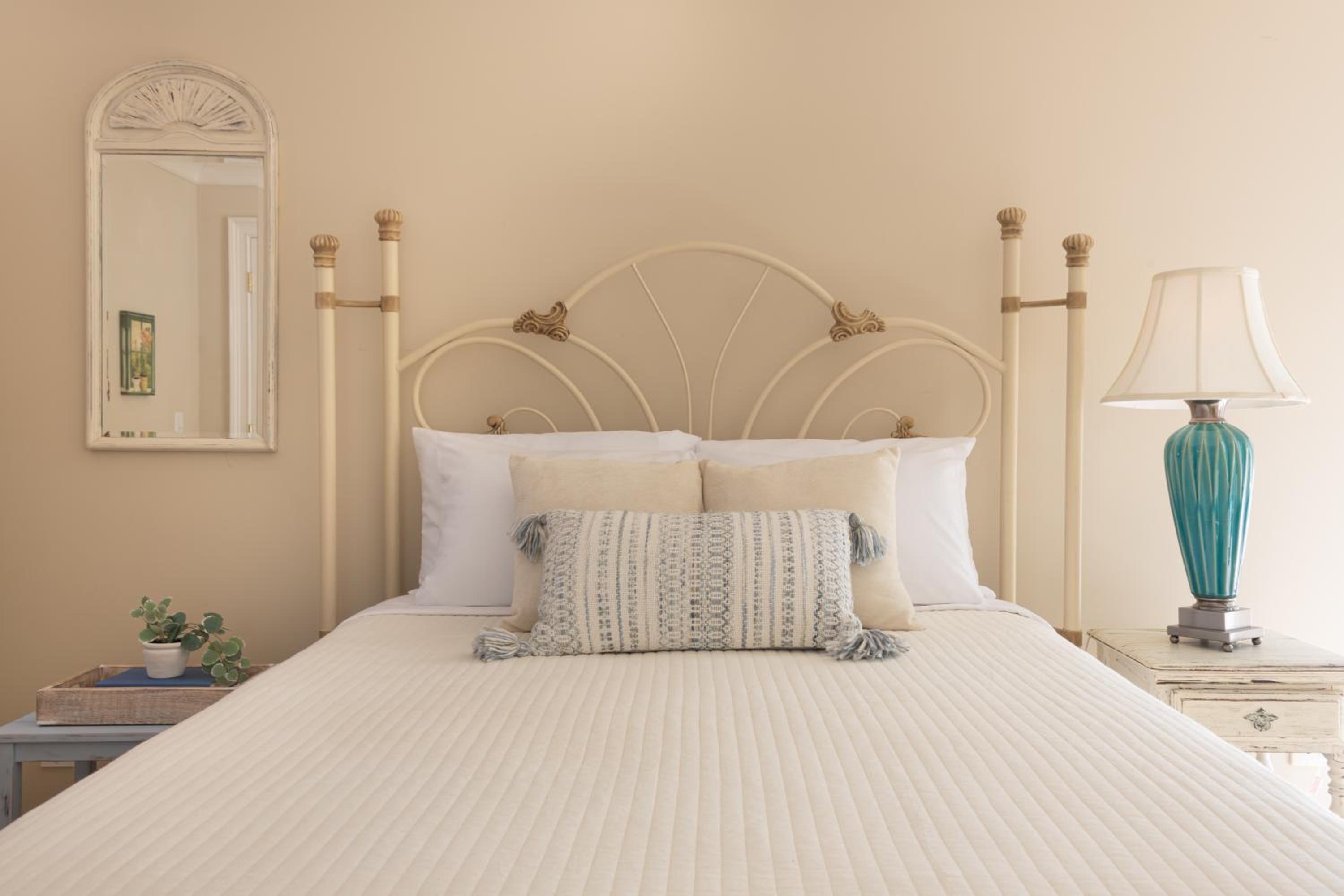 Queen Room with Balcony photo 2