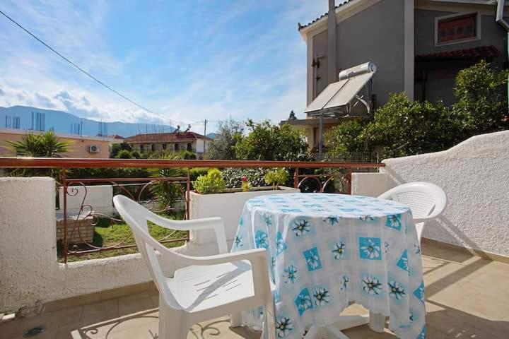 Apartment with Balcony photo 2