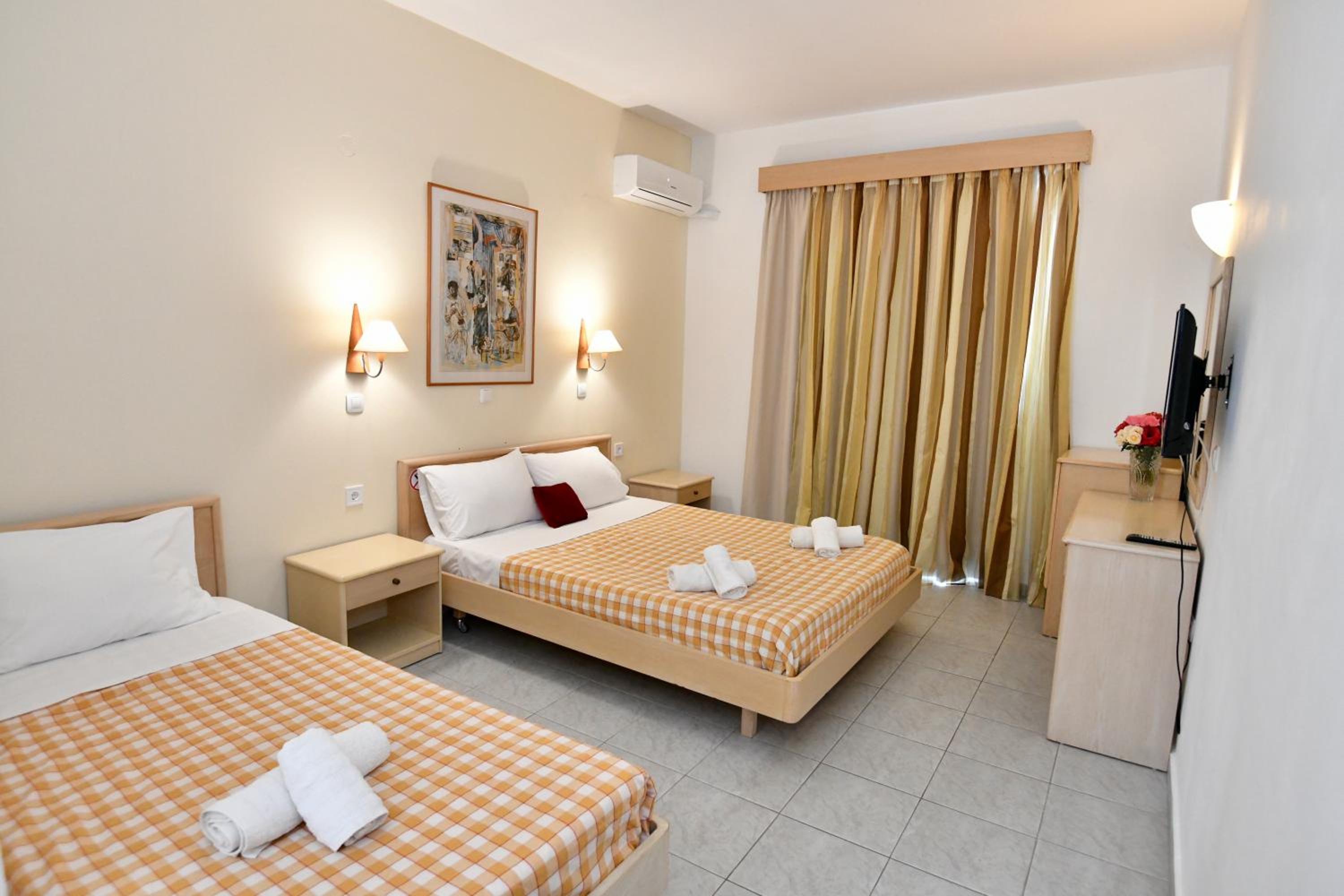 Triple Room with Pool View photo 1