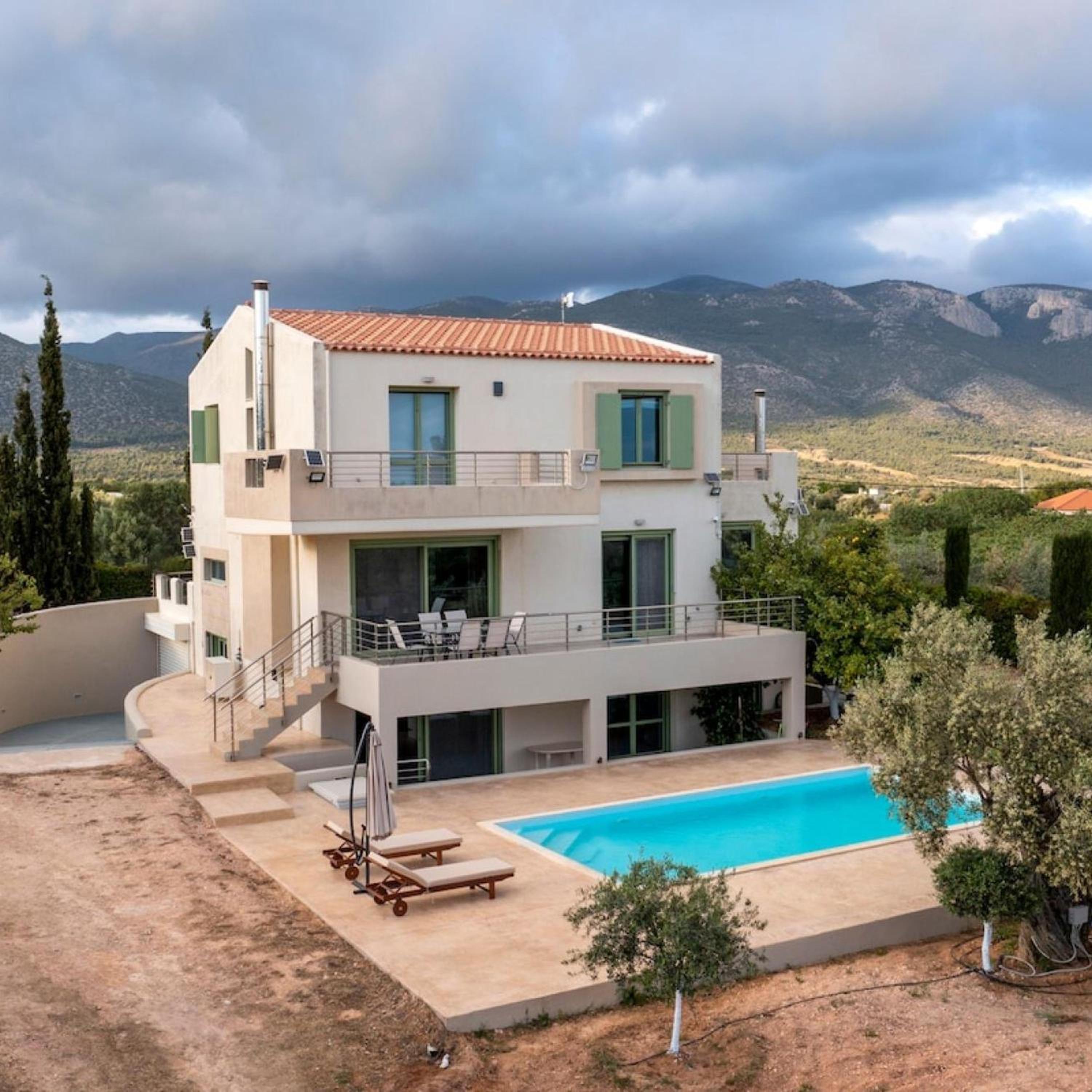 Villa photo 2