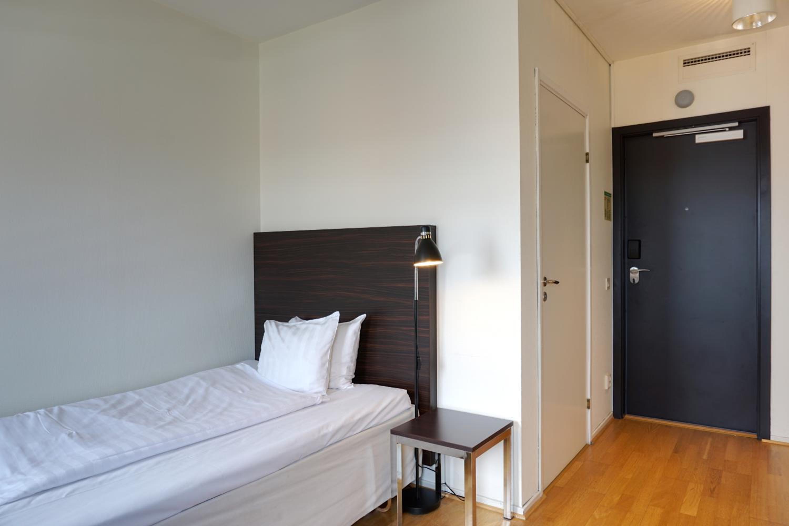 Compact Single Room photo 3