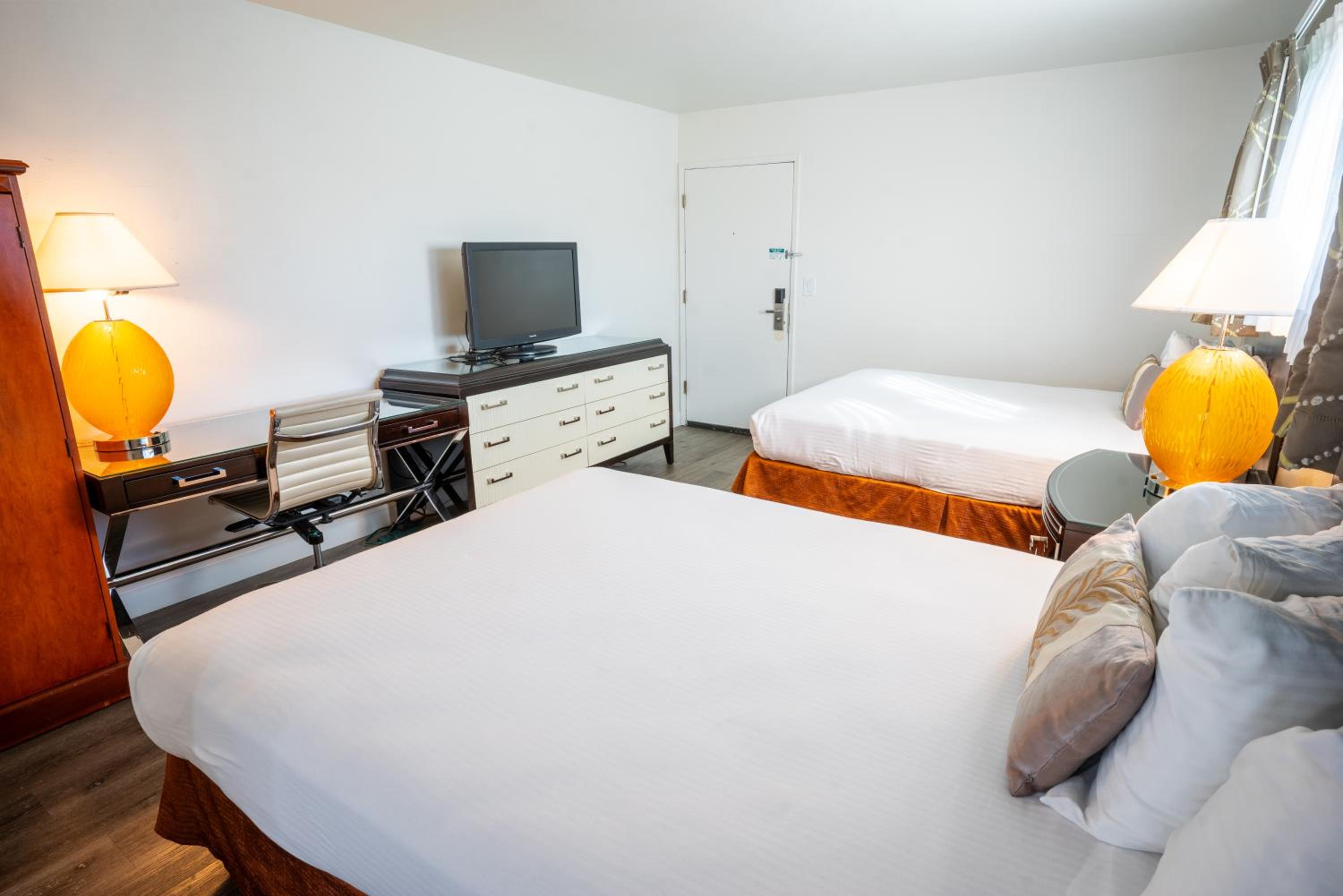 Queen Room with Two Queen Beds - Photo 3