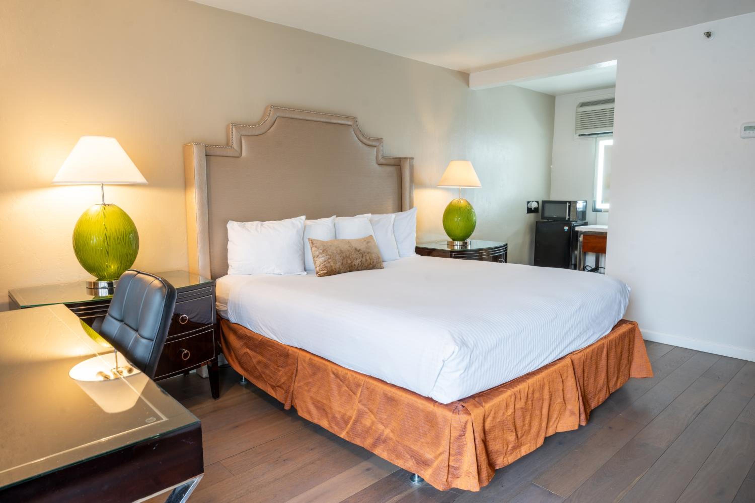 Standard King Room - Photo 1