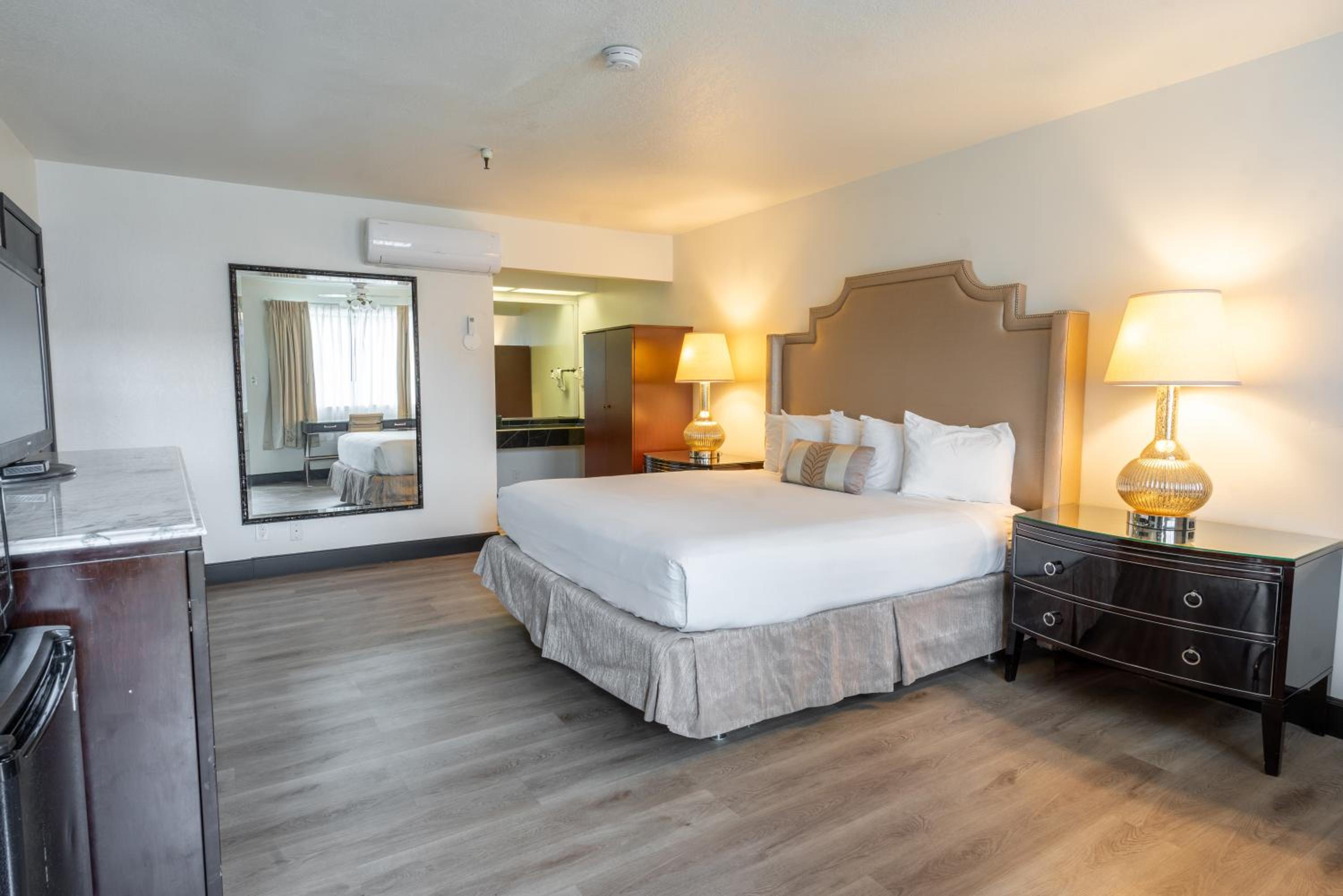 Superior King Room - Photo 4