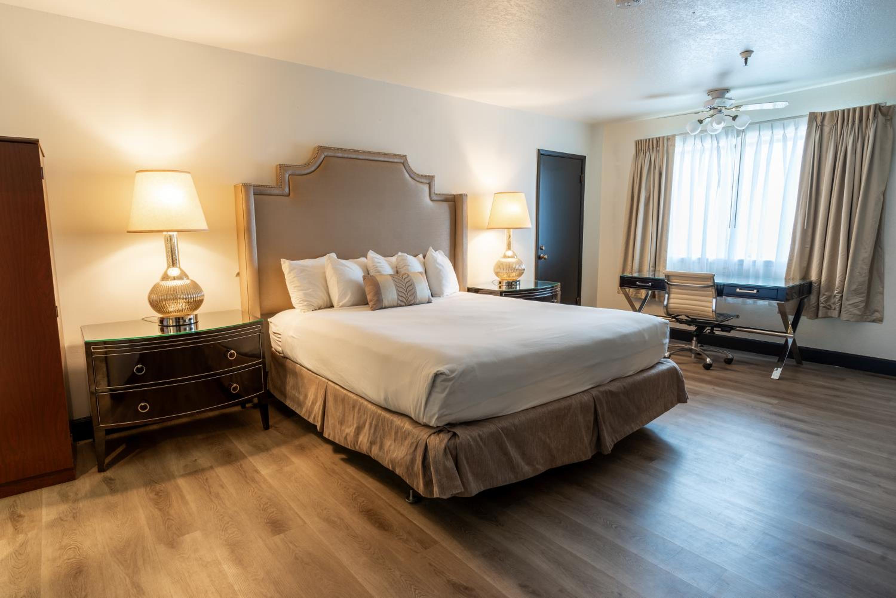 Superior King Room - Photo 1