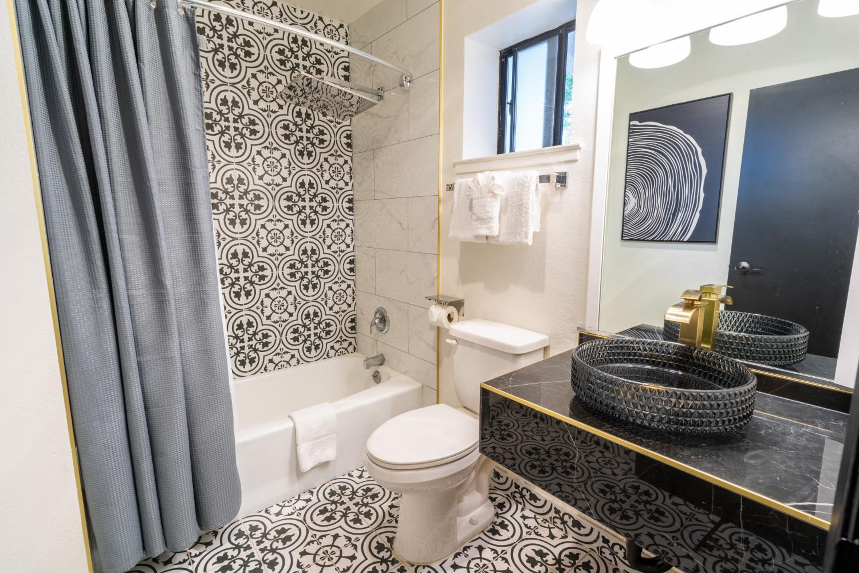 Superior King Room - Photo 3