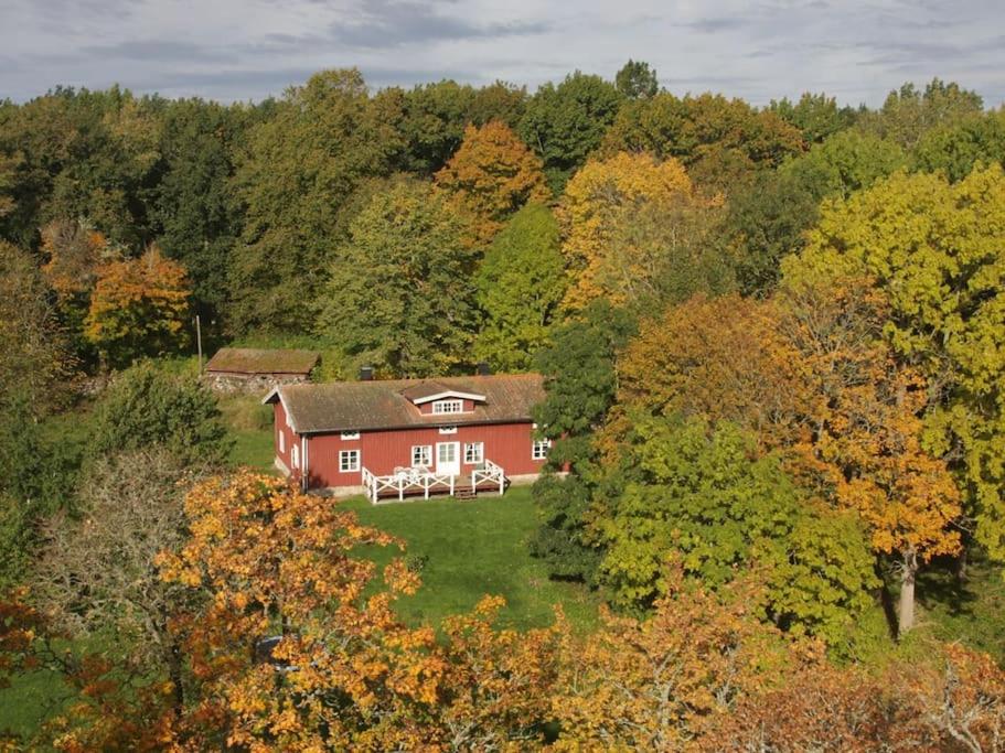 Seven-Bedroom House photo 2