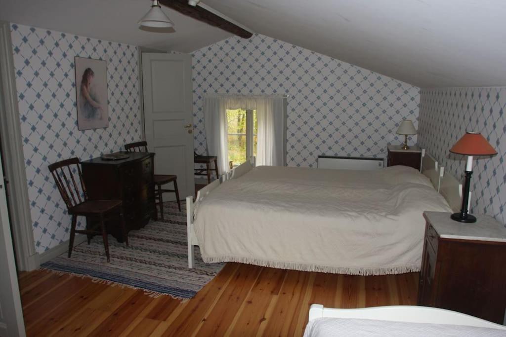 Seven-Bedroom House photo 3