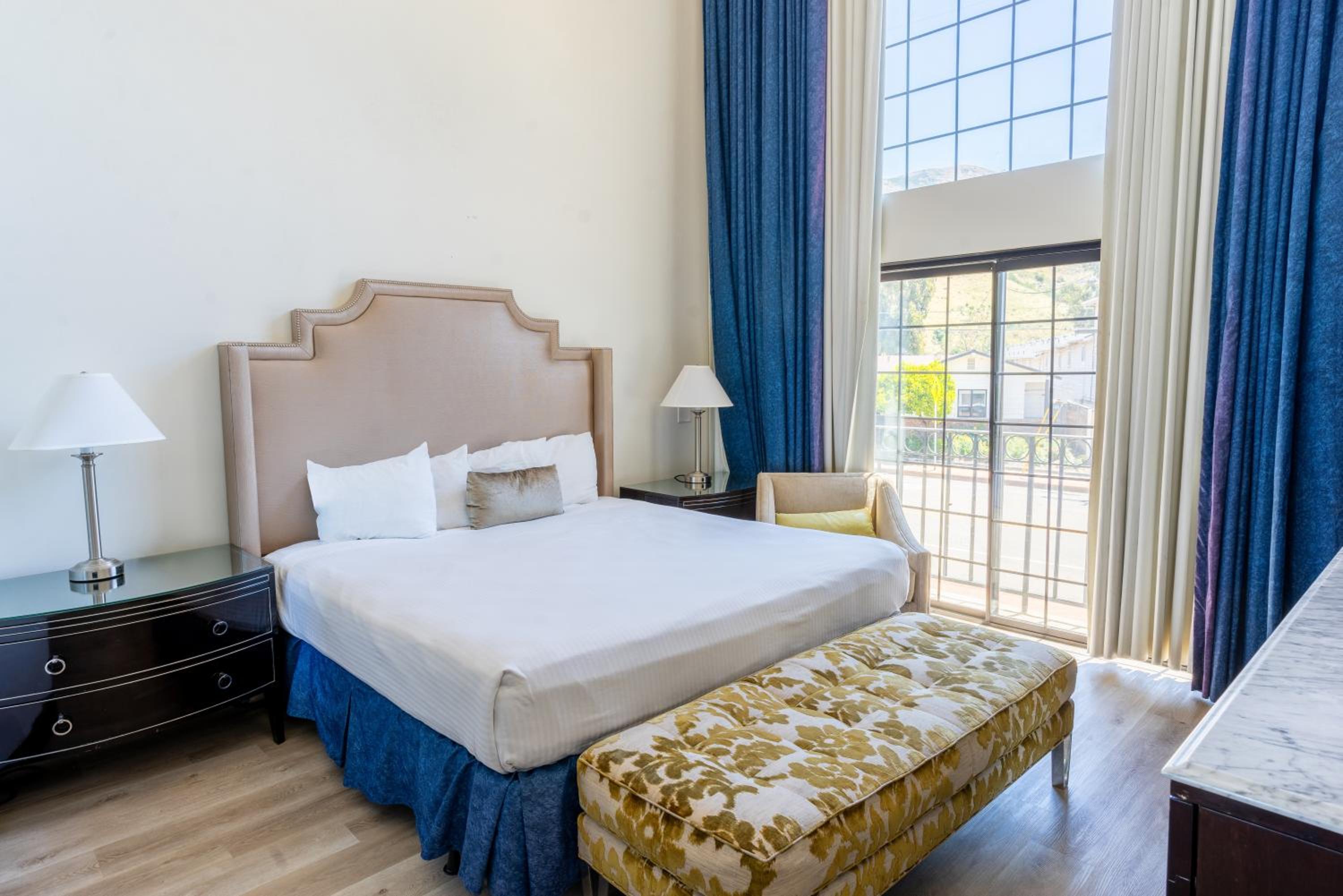 King Suite - Photo 1