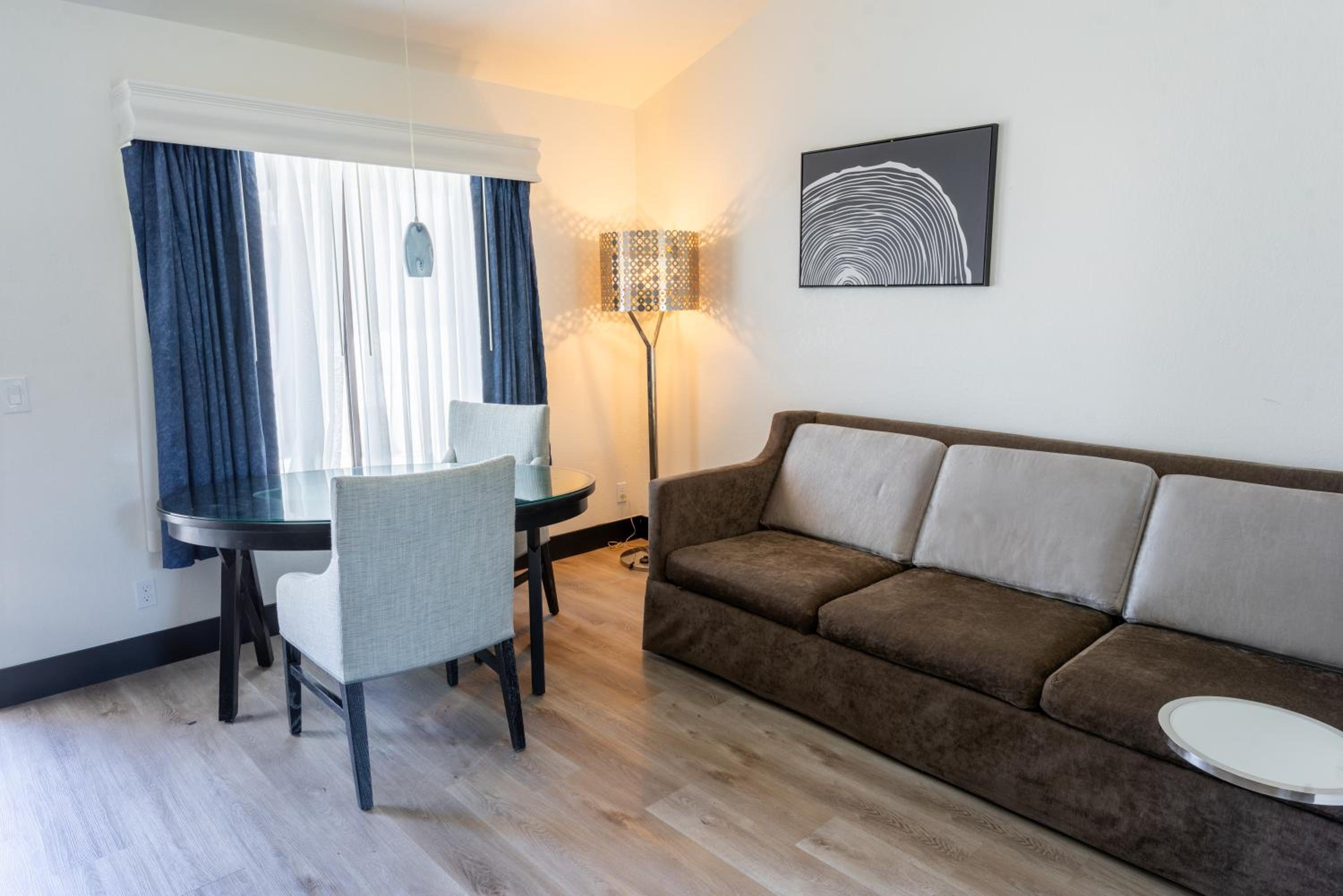 King Suite - Photo 2