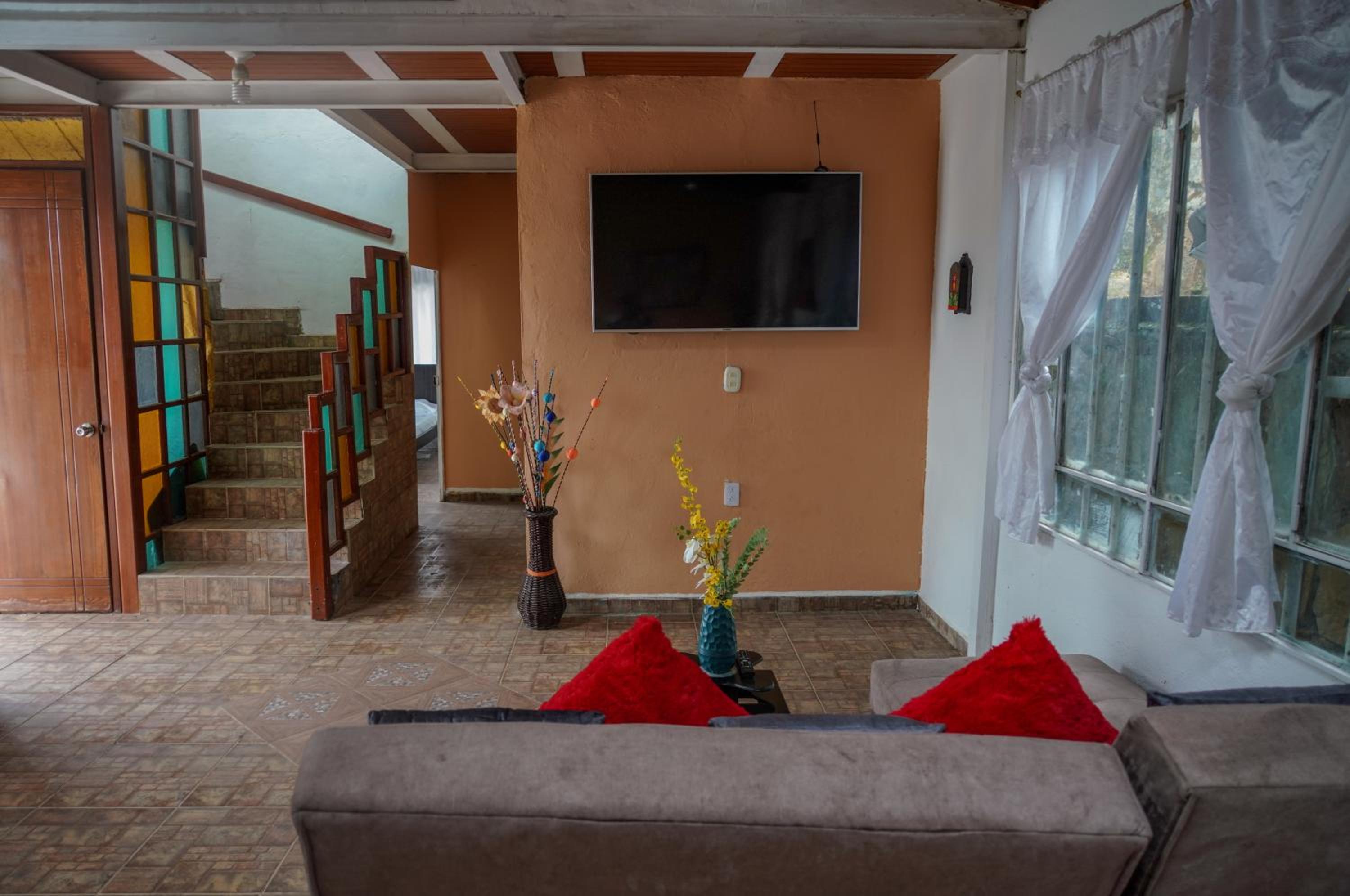 Six-Bedroom House photo 1