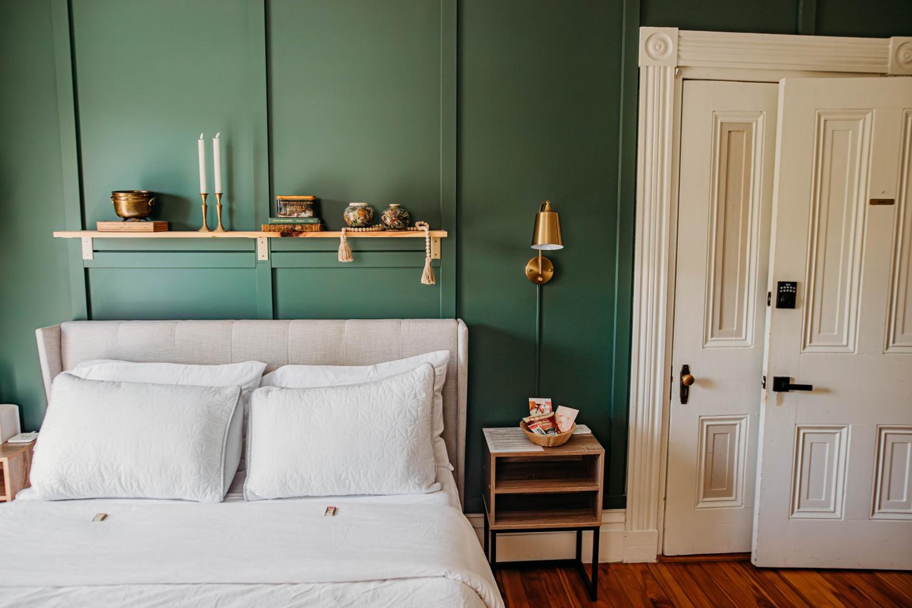 Queen Room - Photo 3